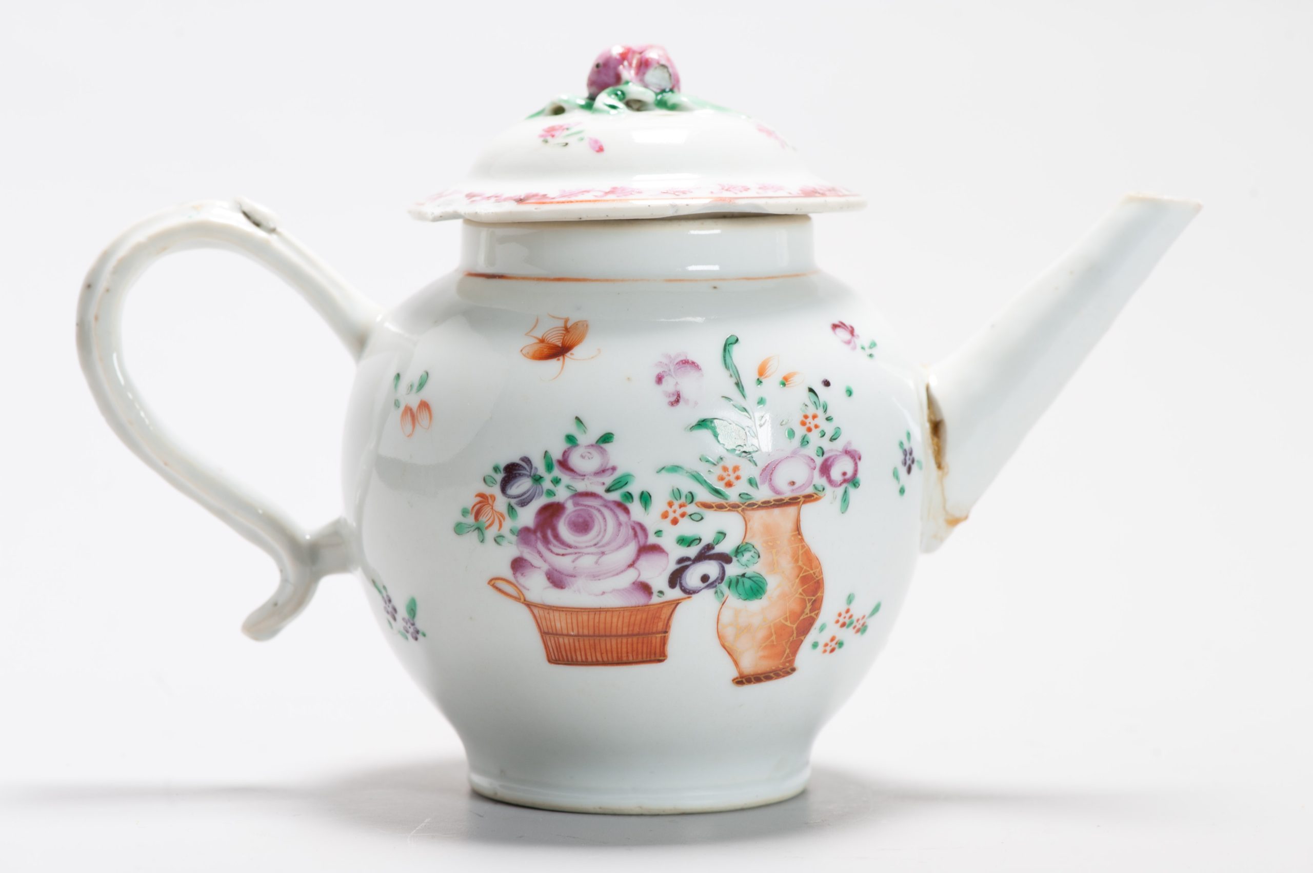 Antique Ca 1740 Chinese Porcelain QIanlong Fencai Decorated Teapot Rose