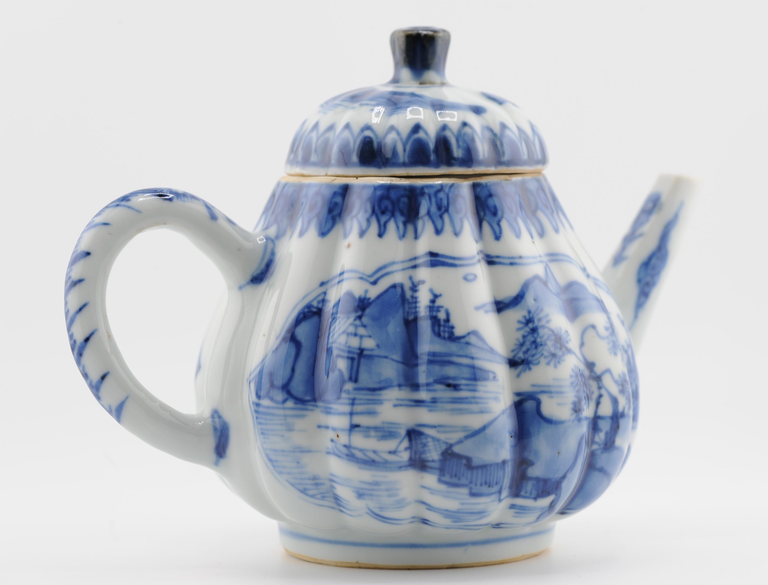 A Chinese Porcelain Kangxi period Landscape Teapot Antique Rare Tulip Shape - Image 4