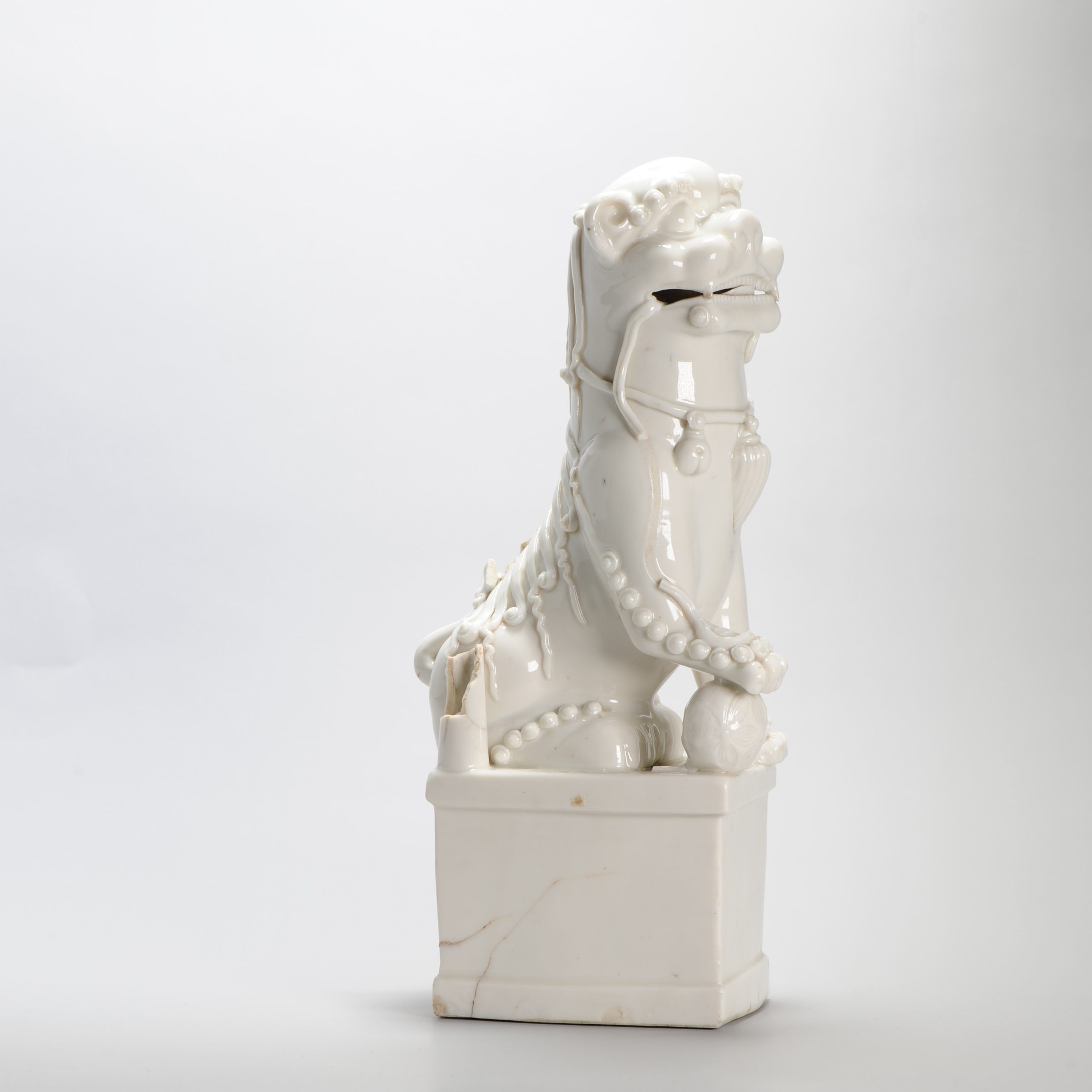 33cm Large Antique Transitional 17th C Dehua Blanc de Chine Foo Lion - Image 16