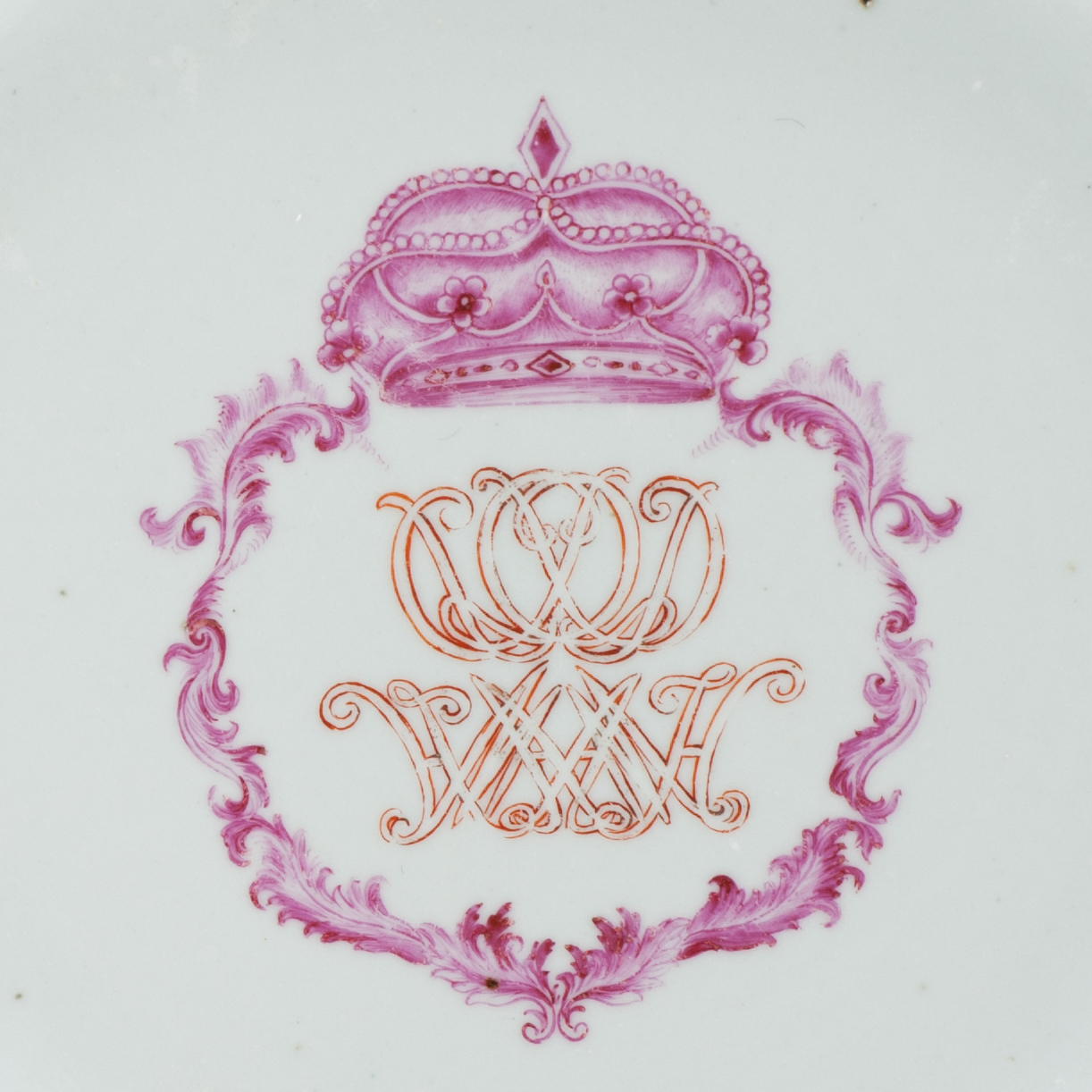 18C Qianlong period Chinese Porcelain Plate Armorial Flower Imperial Quality - Image 2