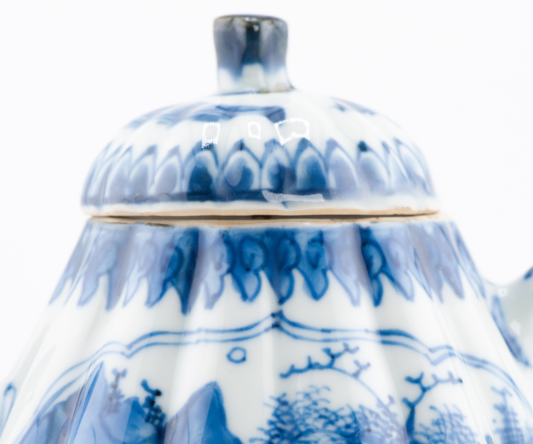 A Chinese Porcelain Kangxi period Landscape Teapot Antique Rare Tulip Shape - Image 10