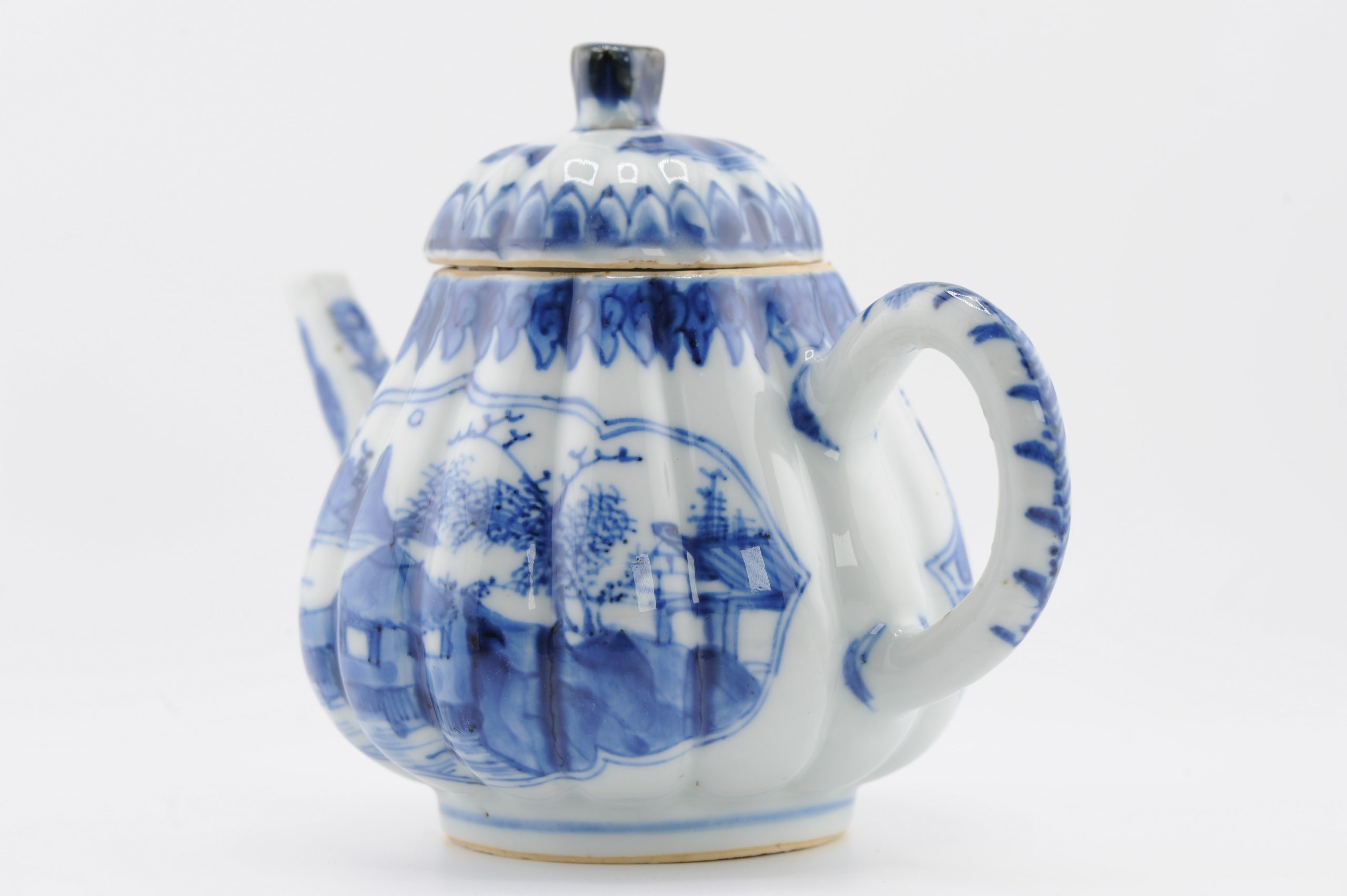 A Chinese Porcelain Kangxi period Landscape Teapot Antique Rare Tulip Shape - Image 8