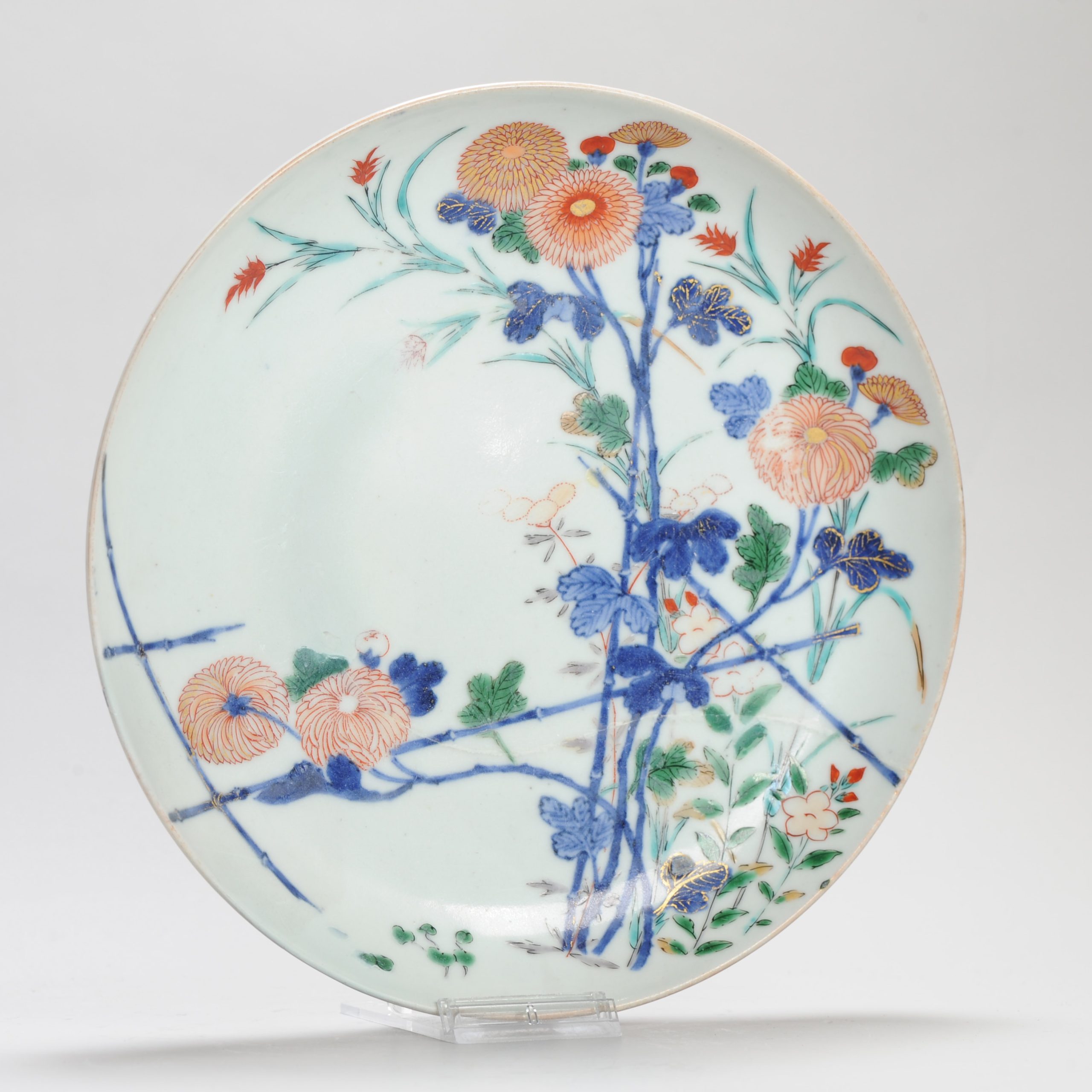 Antique 1670-1700 Japanese Arita Kakiemon Style Plate with Flowers Shibata - Image 2