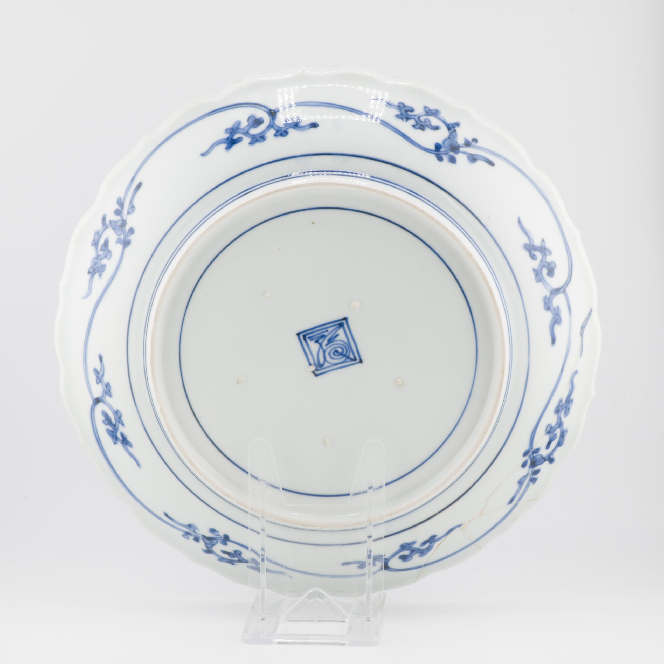 Antique 1680 Japanese Kakiemon Dish with Figures and Fenghuang Japan - Image 4