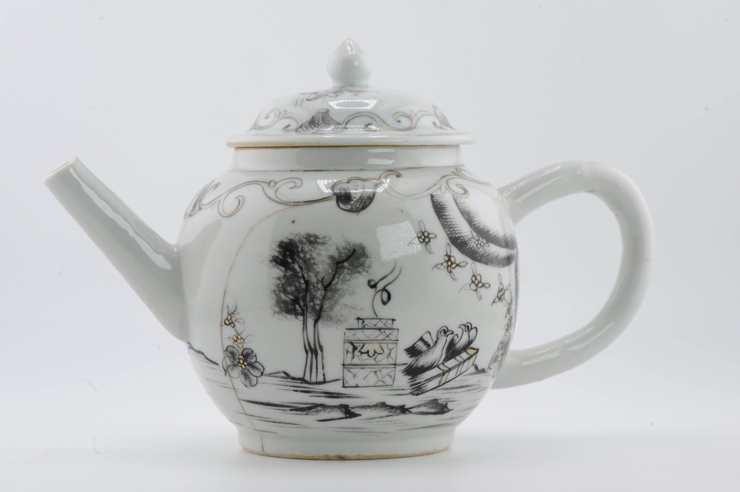 18C Chinese Porcelain Valentines Patter Teapot Chine de Commande Qianlong