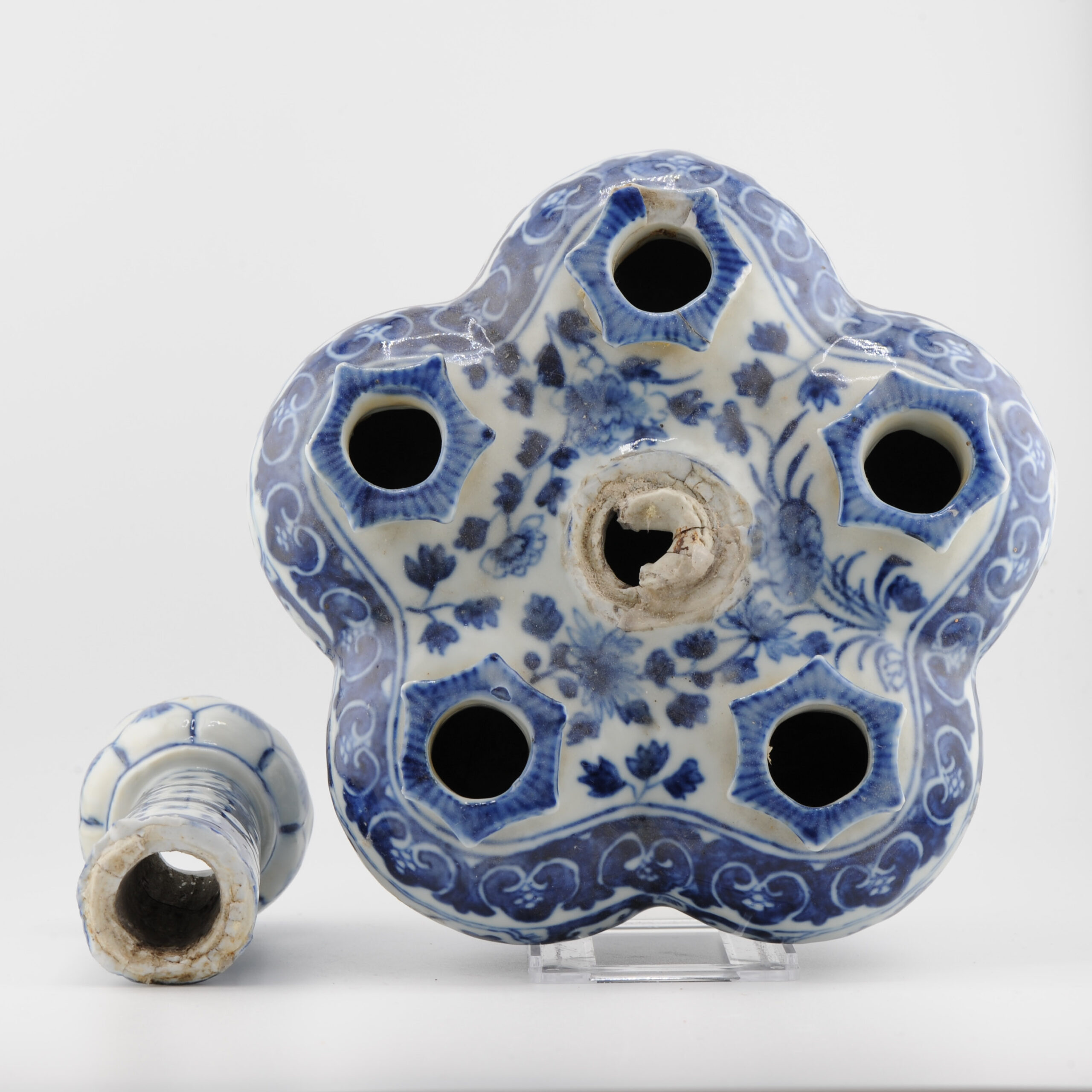 Antique 19th century period Chinese Porcelain Blue white Tulip Vase - Image 9