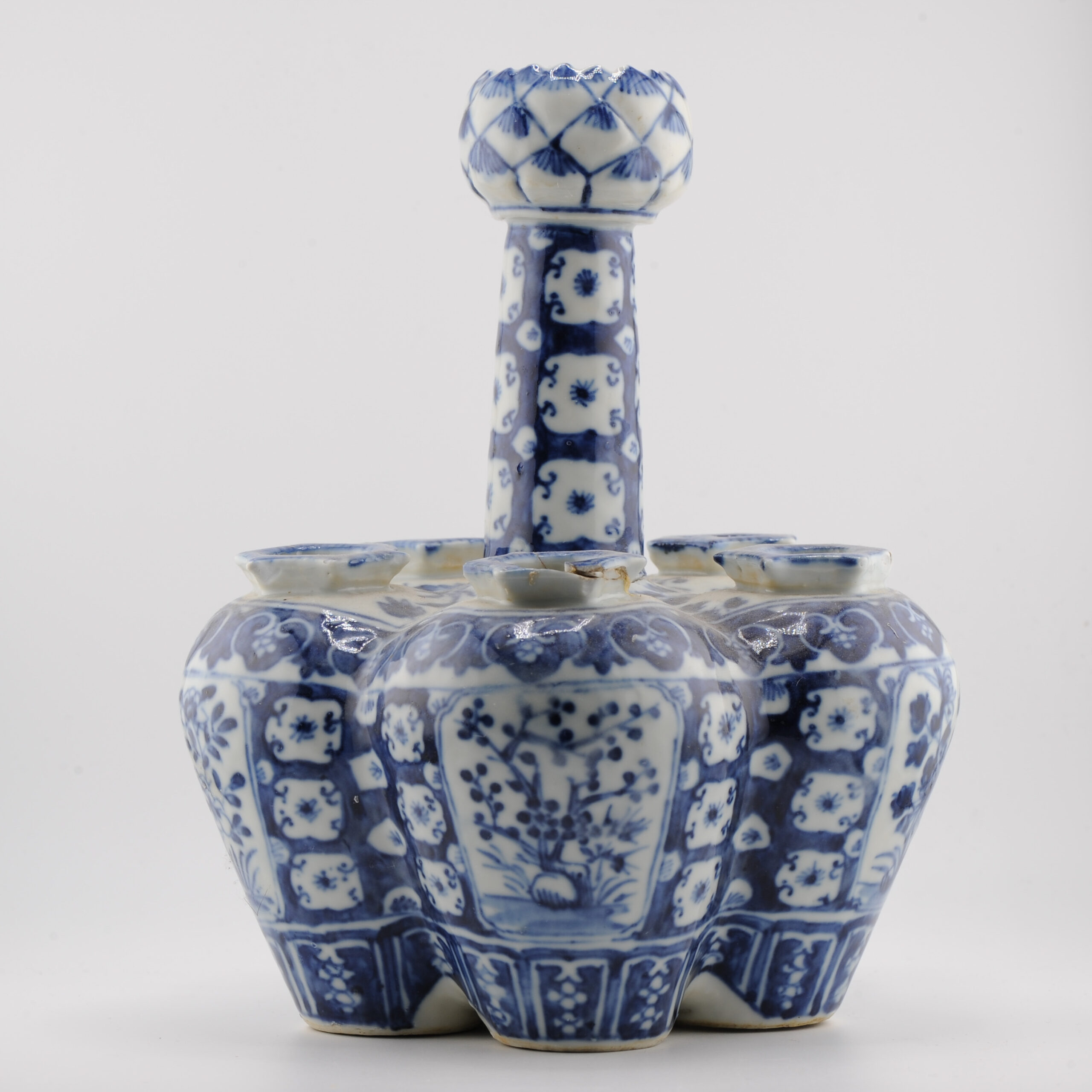 Antique 19th century period Chinese Porcelain Blue white Tulip Vase - Image 4