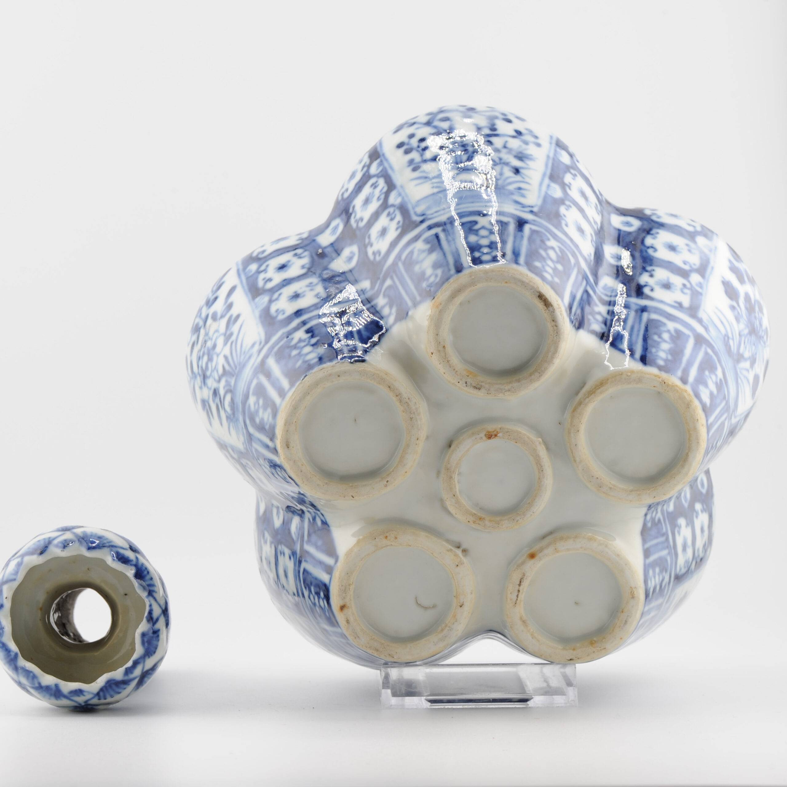 Antique 19th century period Chinese Porcelain Blue white Tulip Vase - Image 8