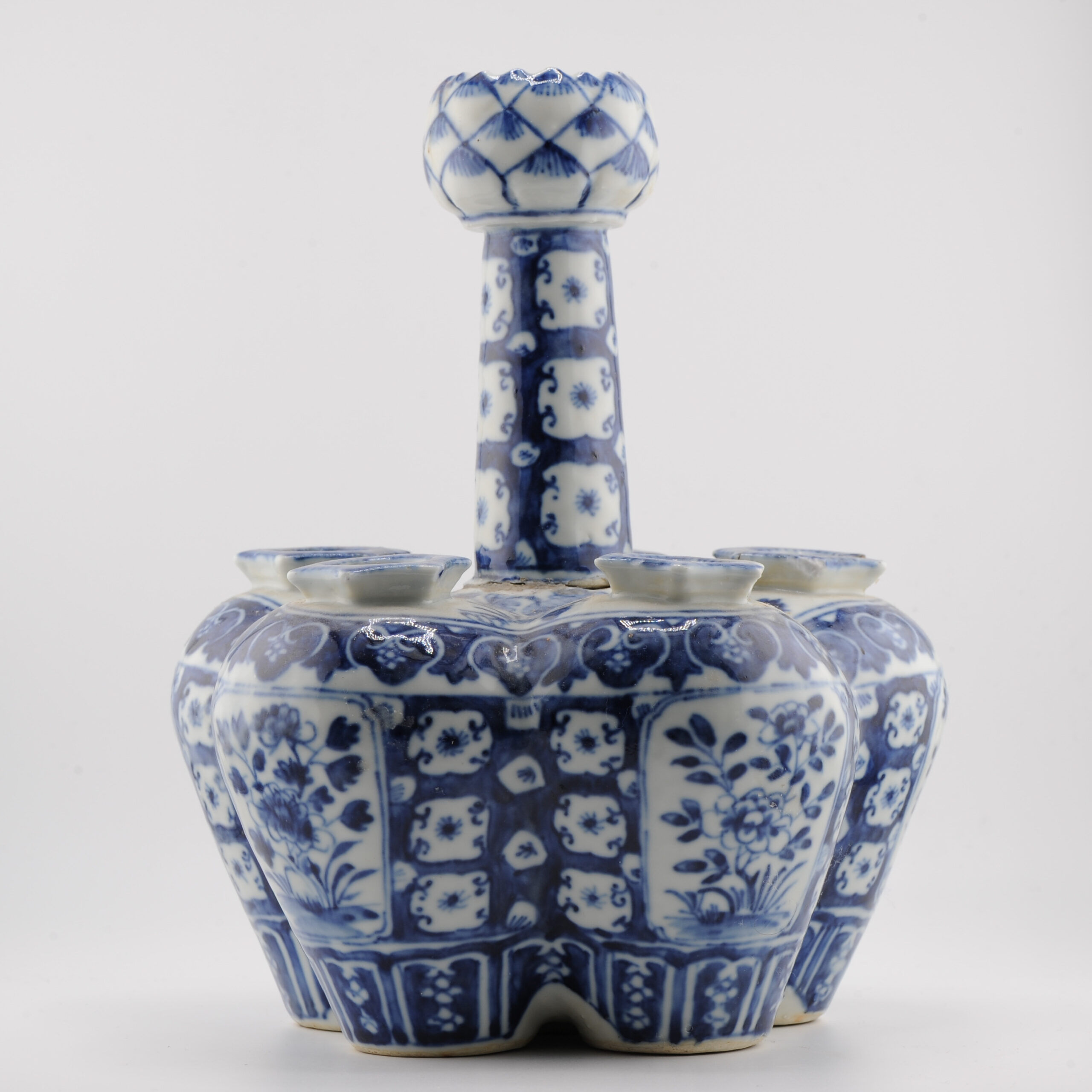 Antique 19th century period Chinese Porcelain Blue white Tulip Vase - Image 7