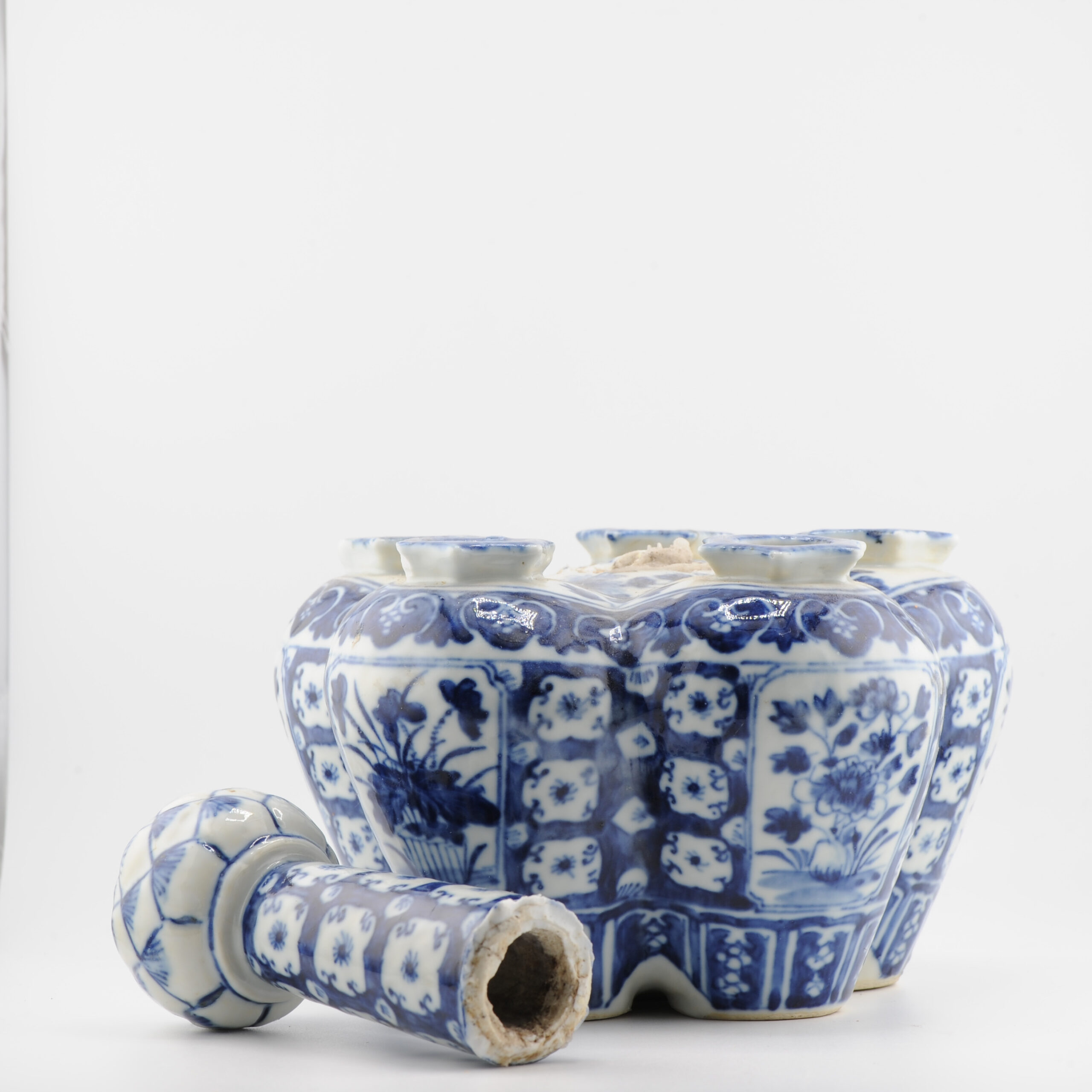 Antique 19th century period Chinese Porcelain Blue white Tulip Vase - Image 10