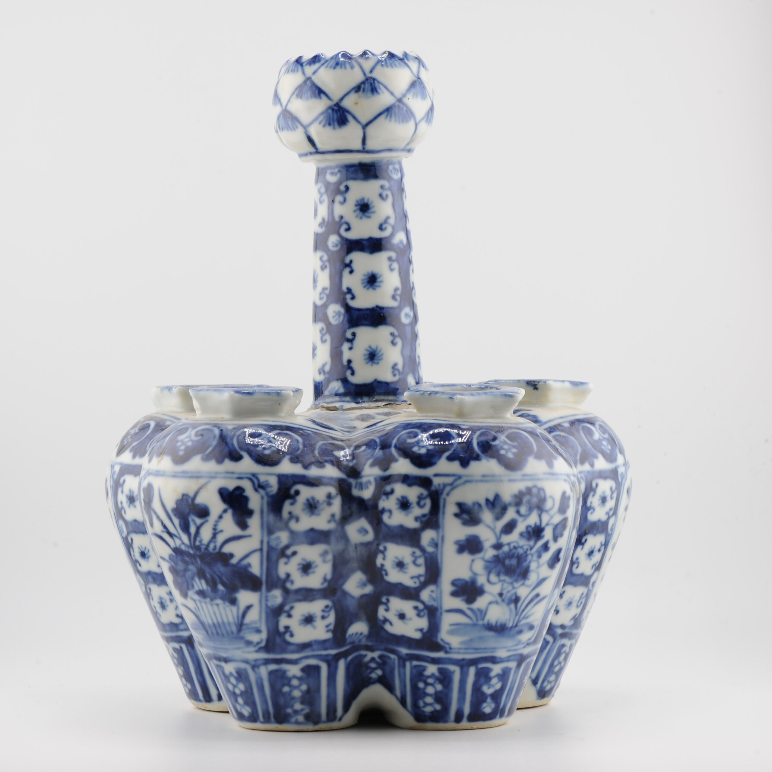 Antique 19th century period Chinese Porcelain Blue white Tulip Vase - Image 11
