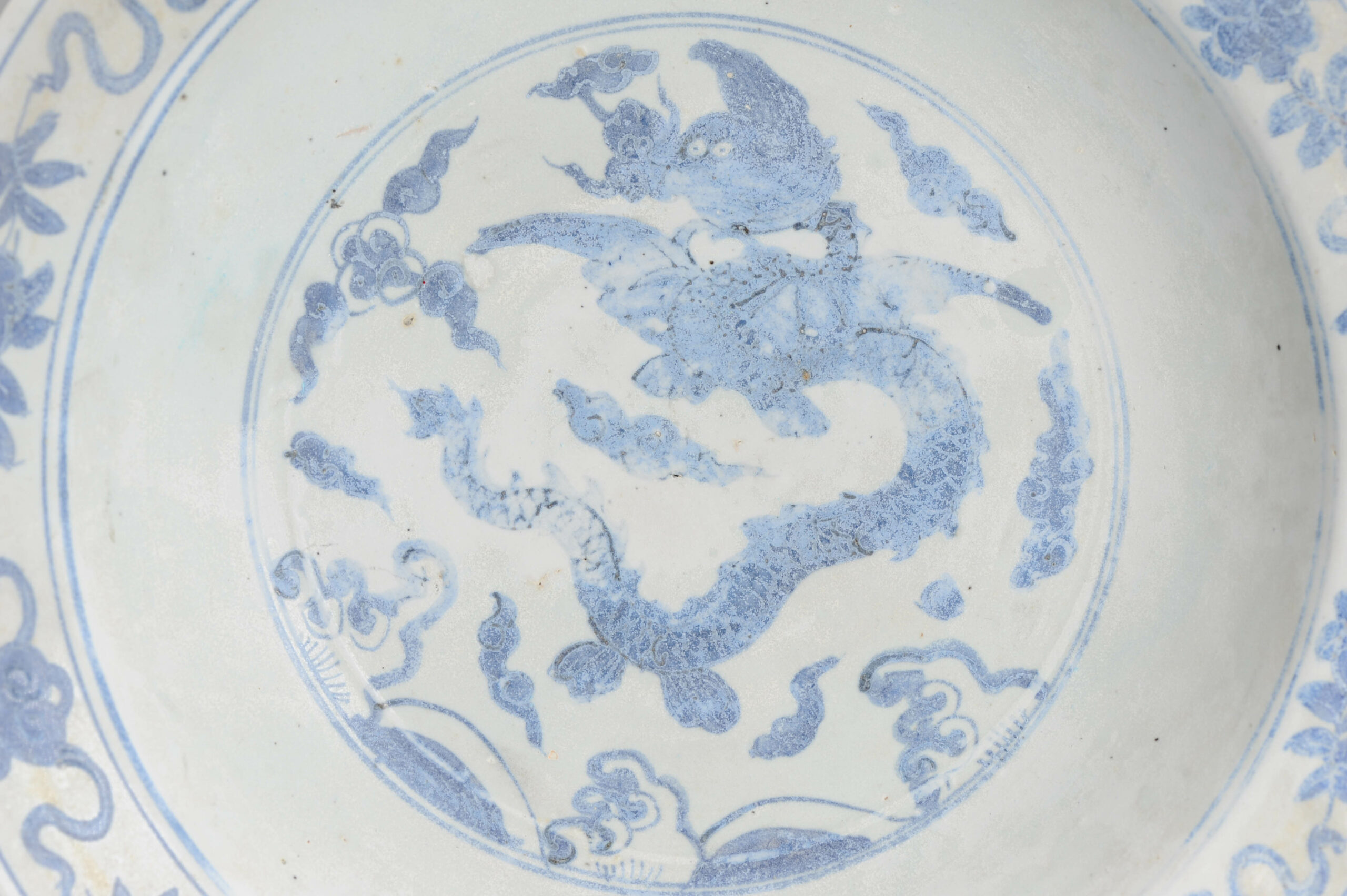 Antique Chinese Porcelain Mid 16th century Jiajing Dragon Ruyi plate with Mark - Image 15