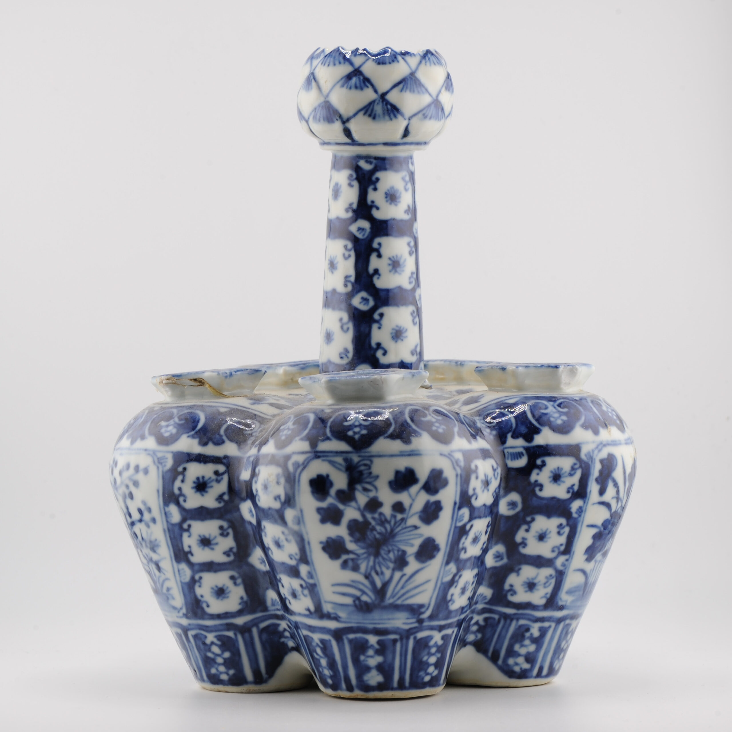 Antique 19th century period Chinese Porcelain Blue white Tulip Vase - Image 2