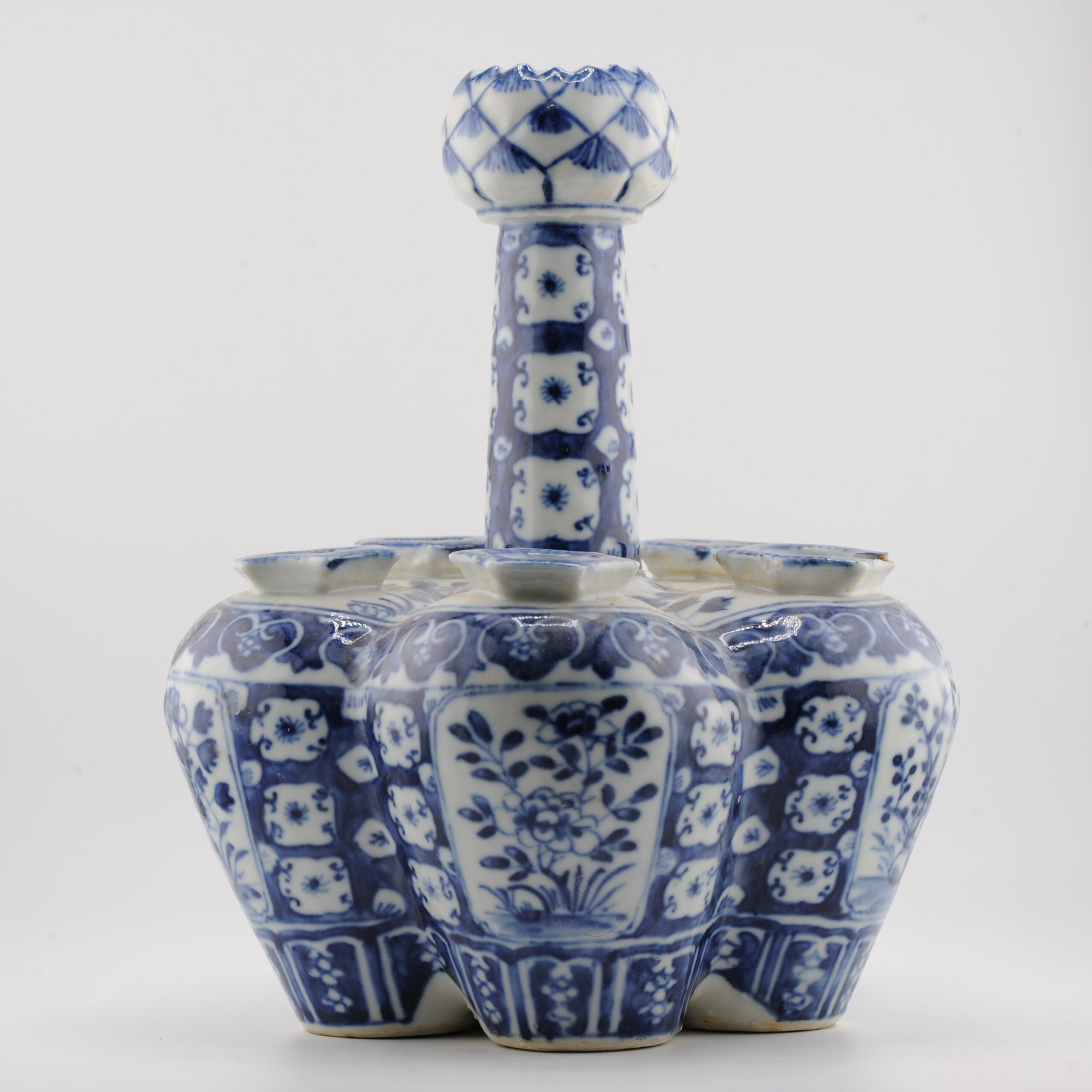 Antique 19th century period Chinese Porcelain Blue white Tulip Vase - Image 6