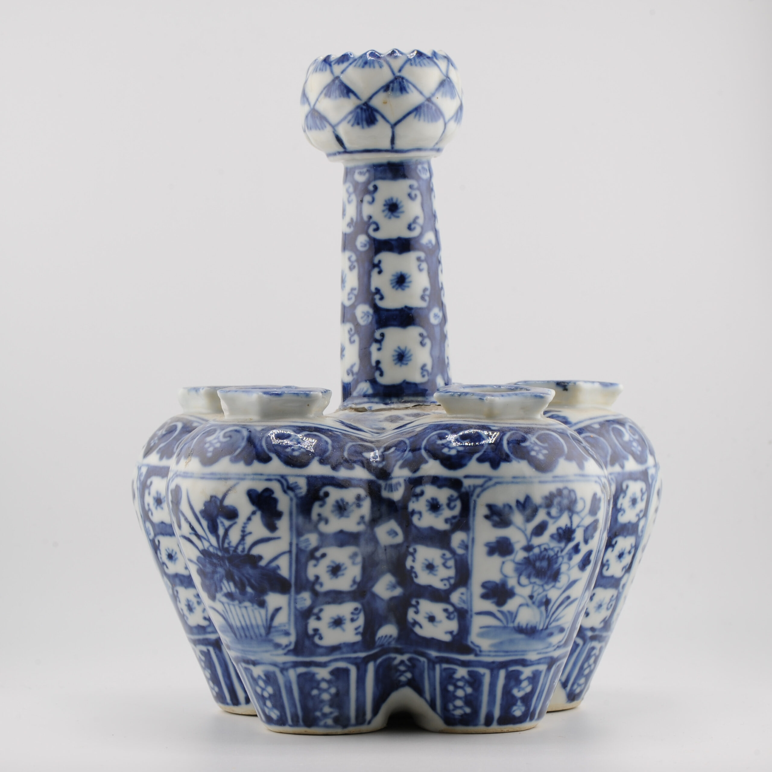 Antique 19th century period Chinese Porcelain Blue white Tulip Vase - Image 13