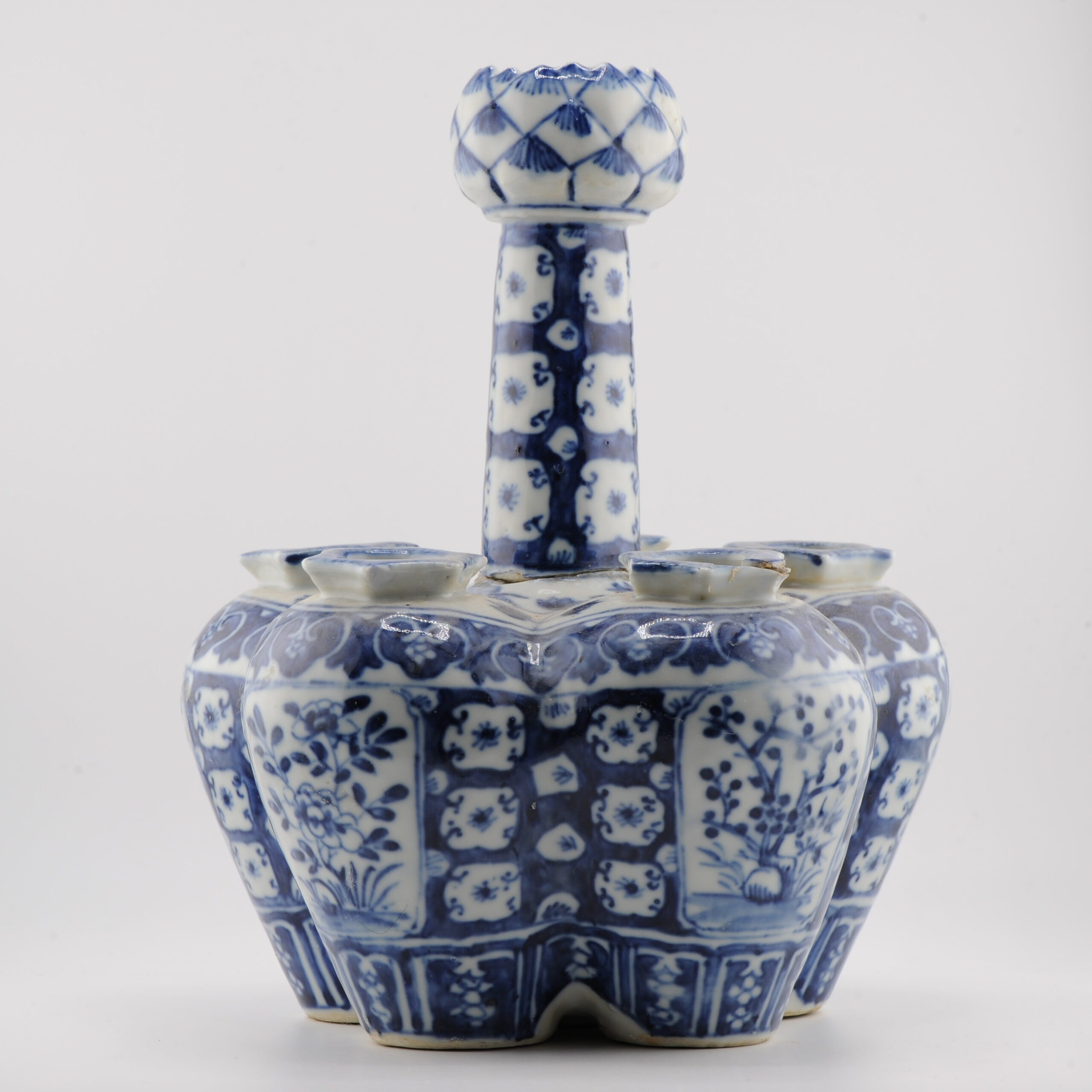 Antique 19th century period Chinese Porcelain Blue white Tulip Vase - Image 5