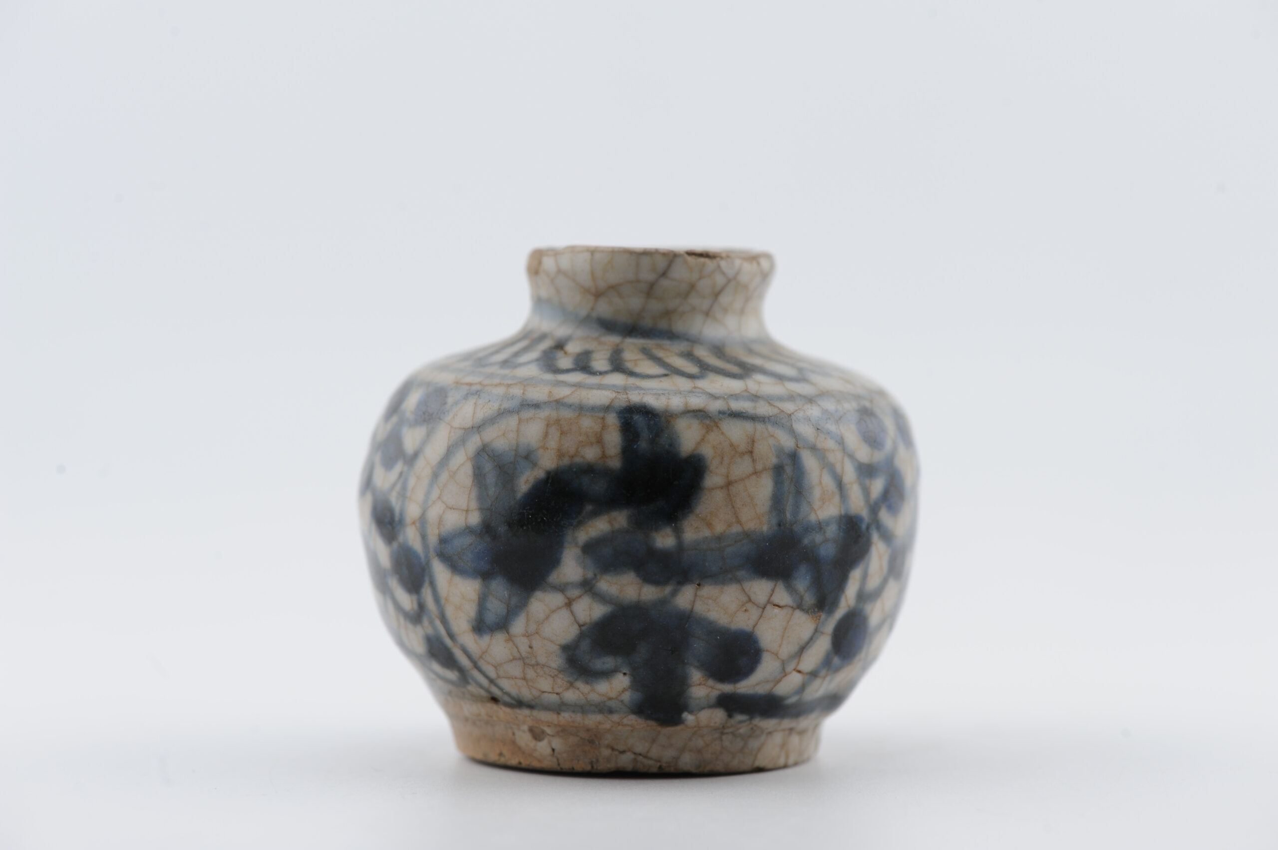 Antique Ming Period Chinese Porcelain Ming Small Jar China Nicely shaped - Image 3