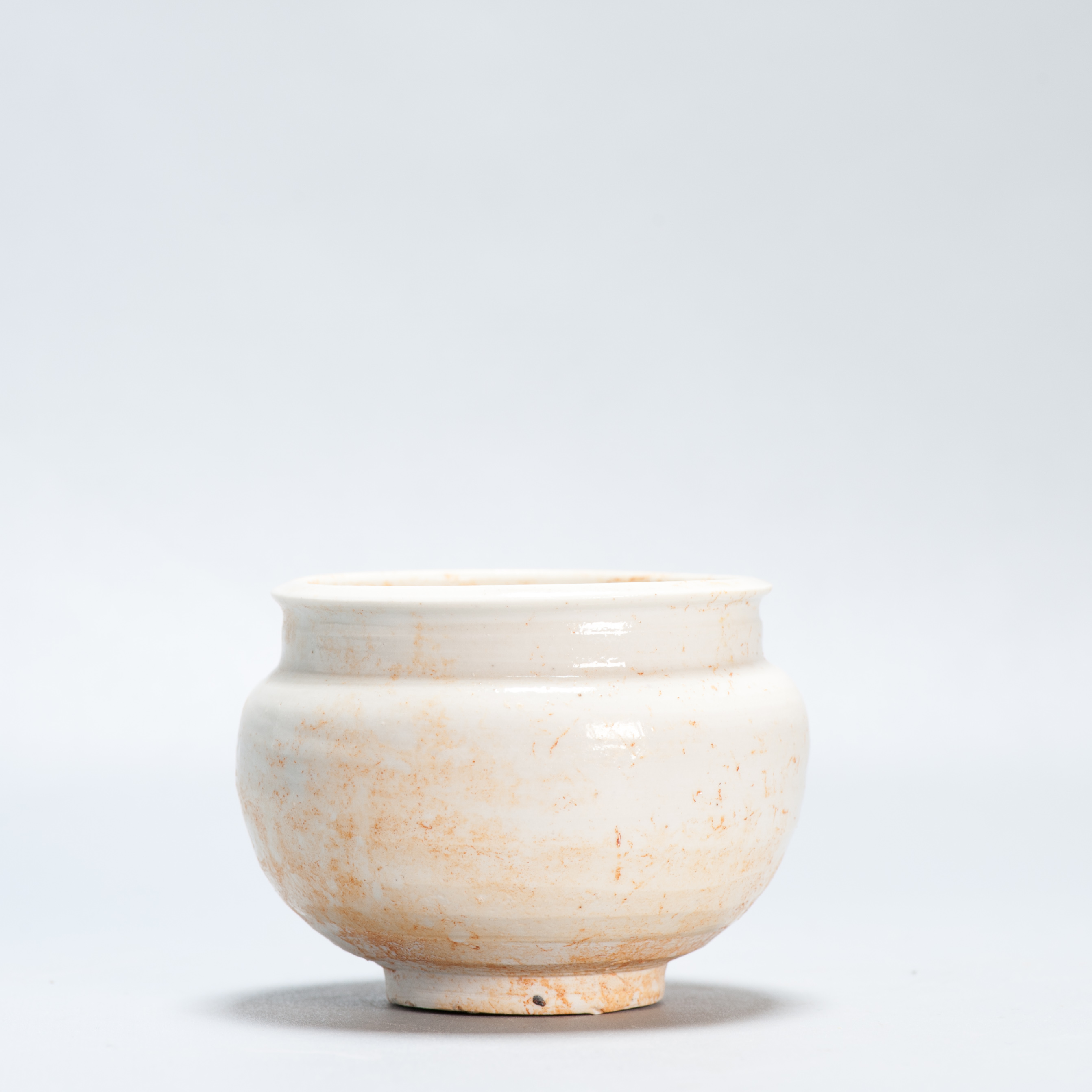 Antique Chinese Lovely Shaped Song period White monochrome Jar on Foot - Image 8