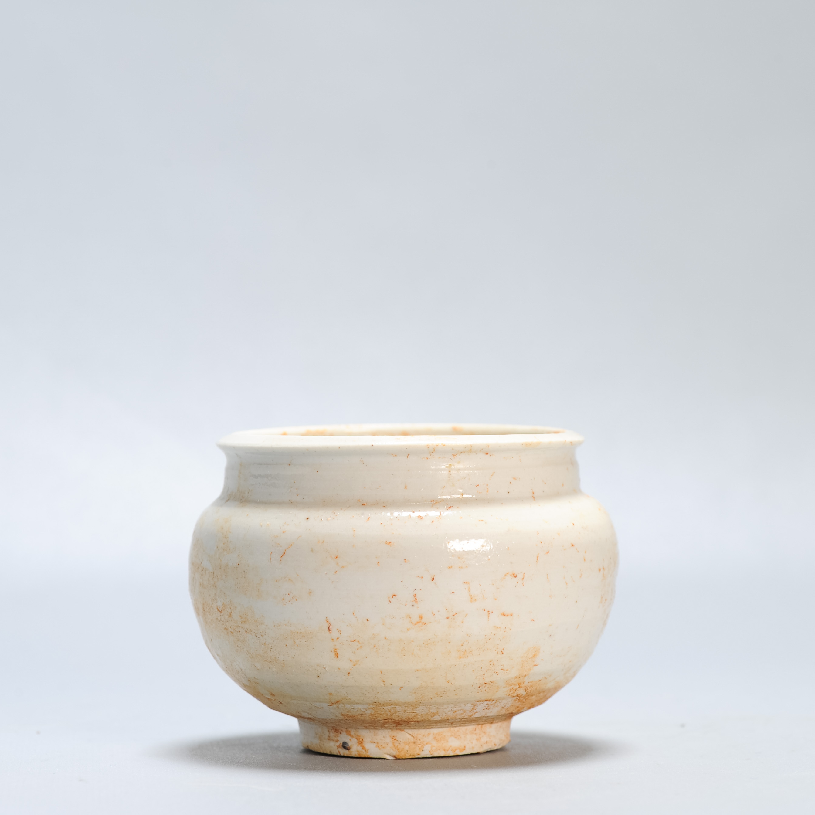 Antique Chinese Lovely Shaped Song period White monochrome Jar on Foot - Image 5