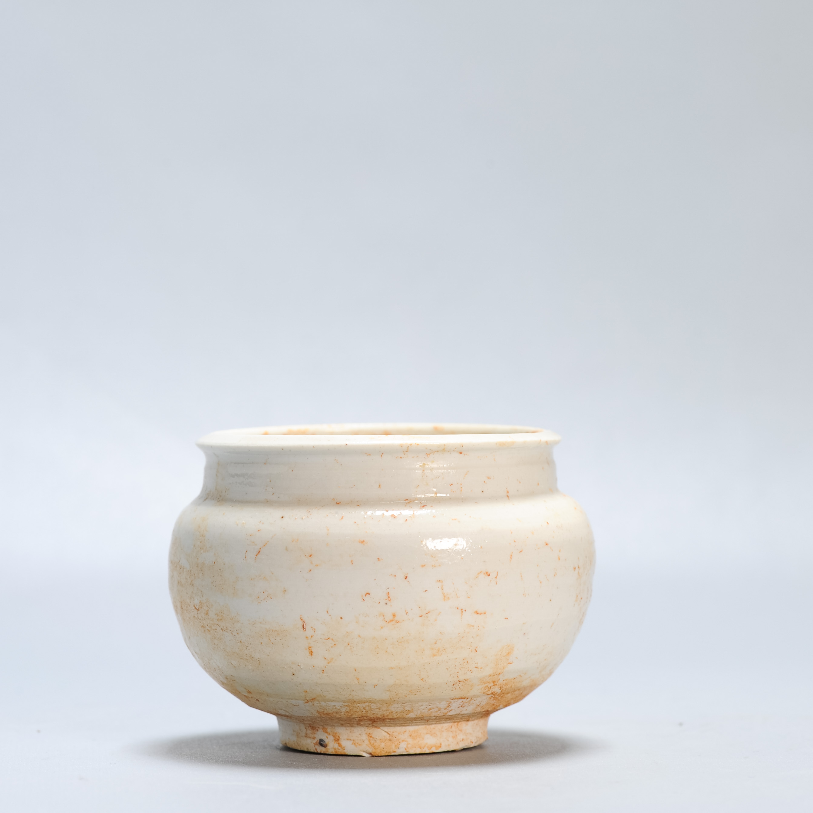 Antique Chinese Lovely Shaped Song period White monochrome Jar on Foot - Image 4