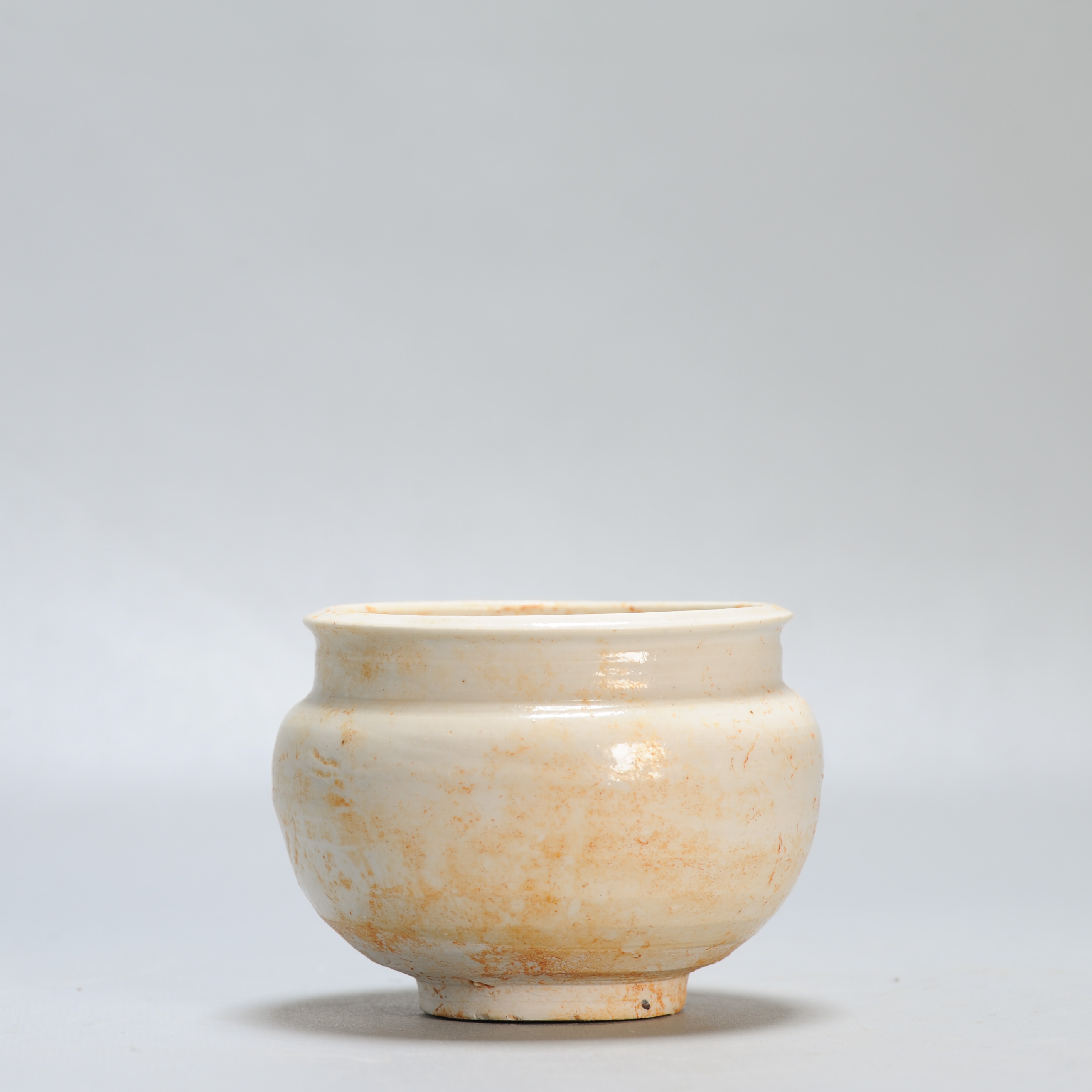Antique Chinese Lovely Shaped Song period White monochrome Jar on Foot - Image 9