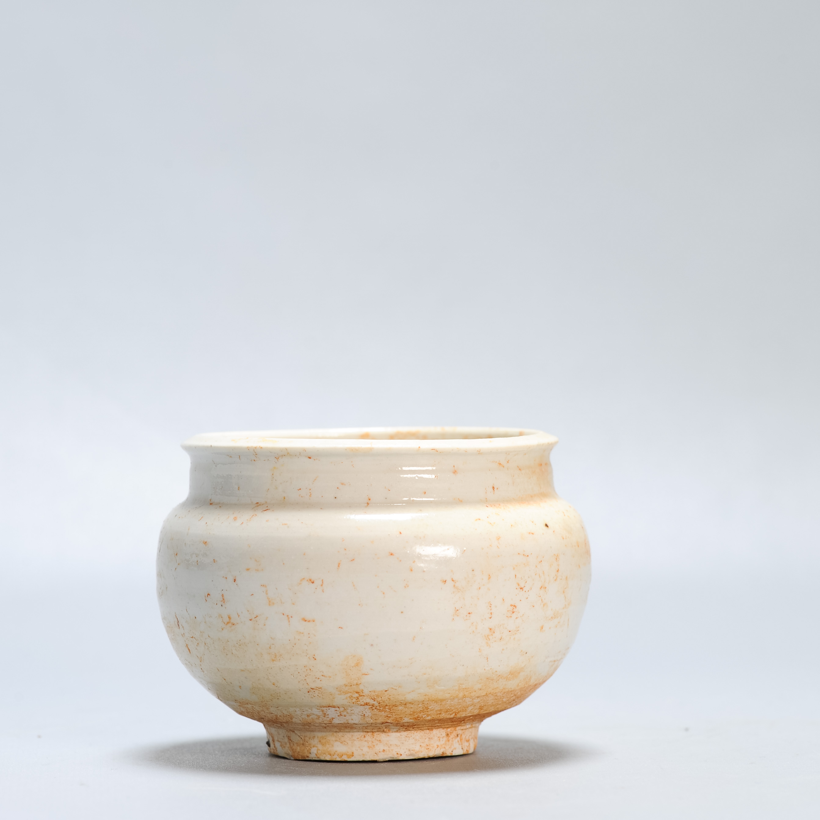 Antique Chinese Lovely Shaped Song period White monochrome Jar on Foot - Image 6