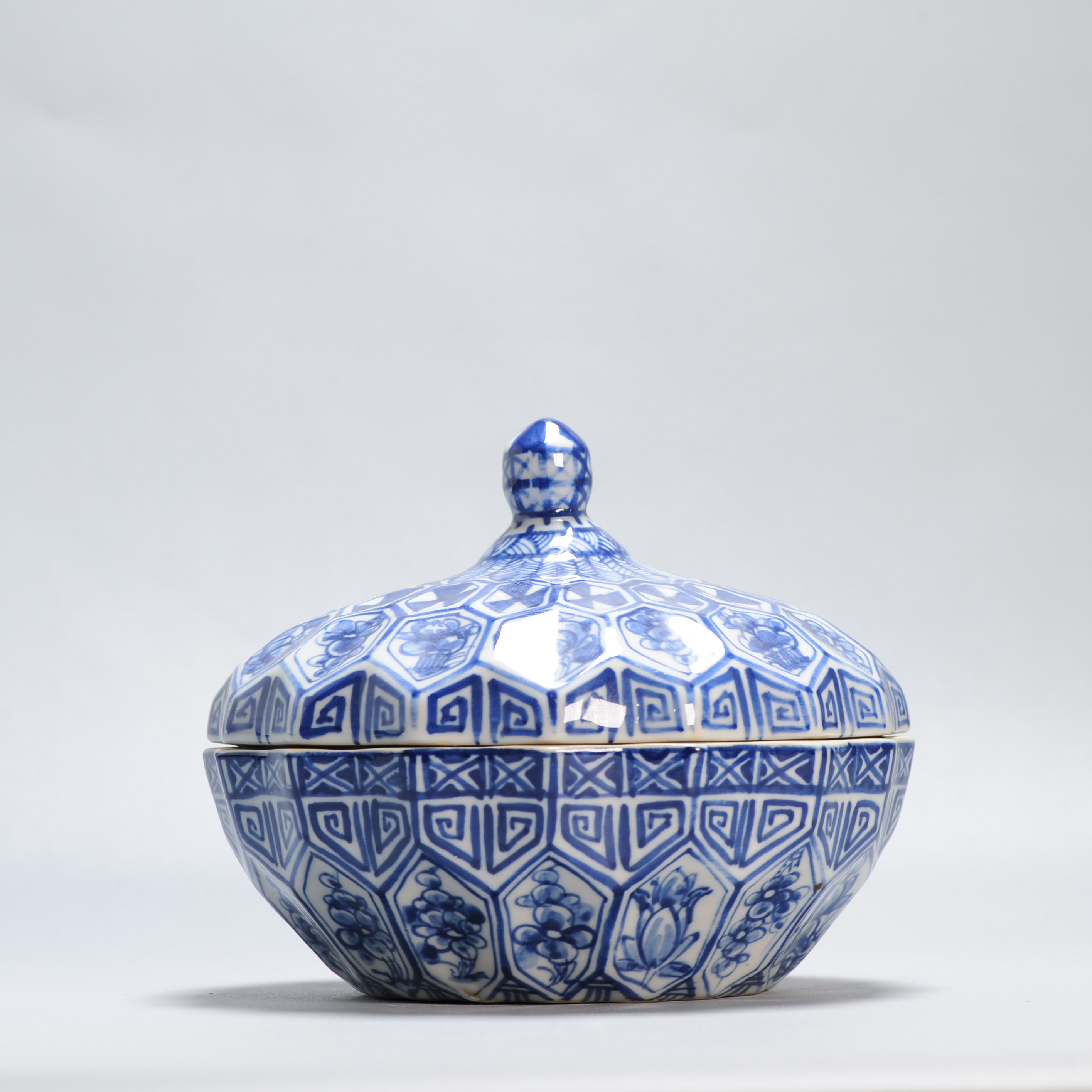 Antique 20th Chinese Porcelain Kamcheng Tureen SE Asia China - Image 11