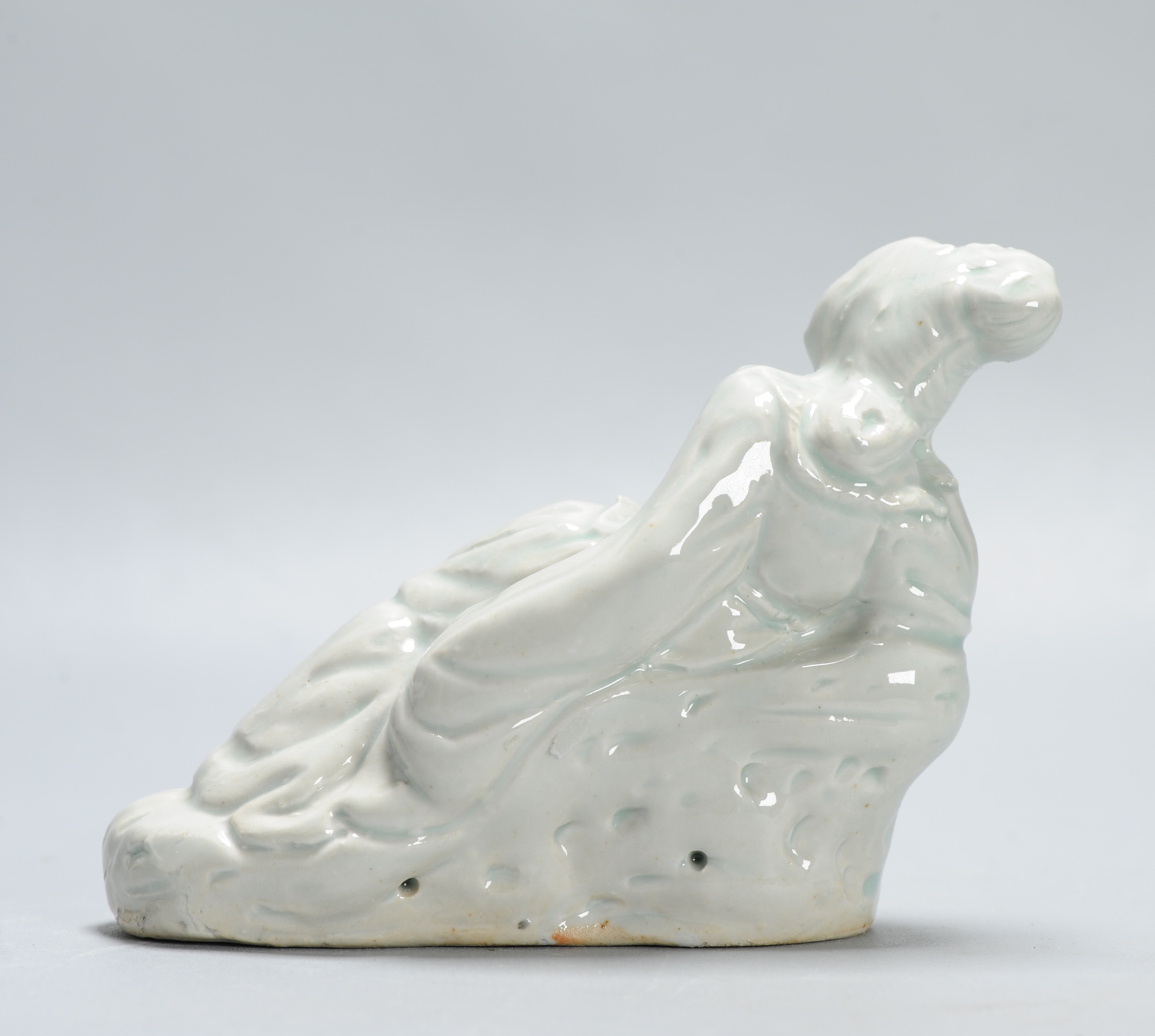Antique Ming period (1368-1644) Dehua Blanc de Chine Reclining Bodhisattva - Image 6