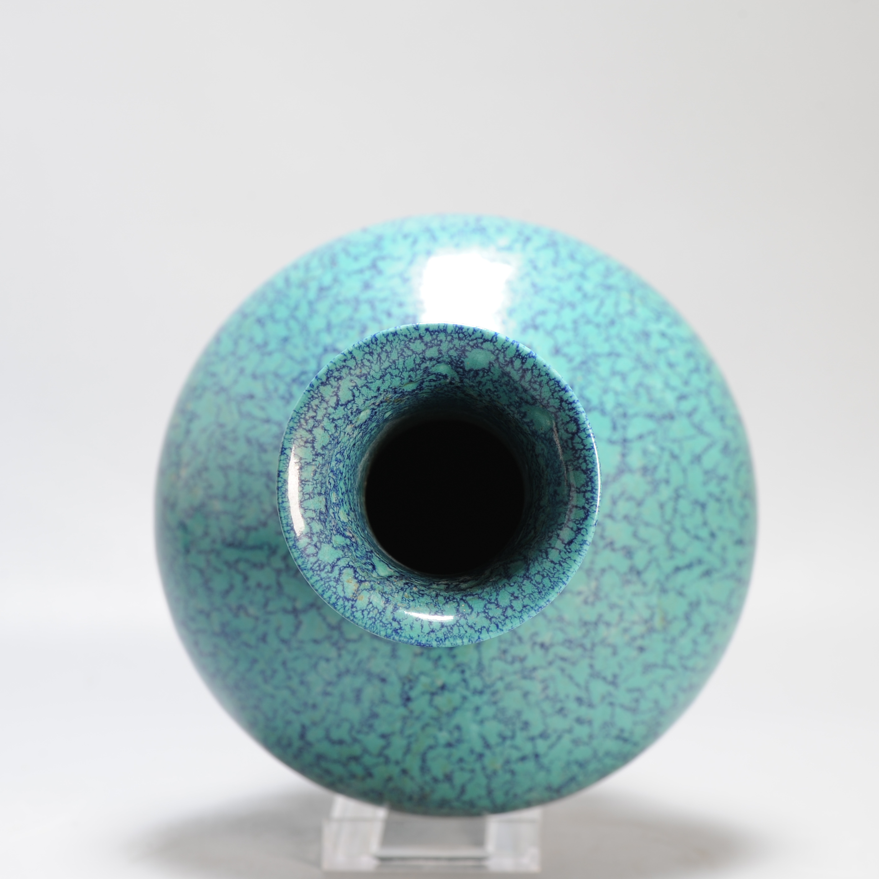 A Chinese Robins Egg bottle vase 20/21c with Seal Mark in Qianlong style - Image 10