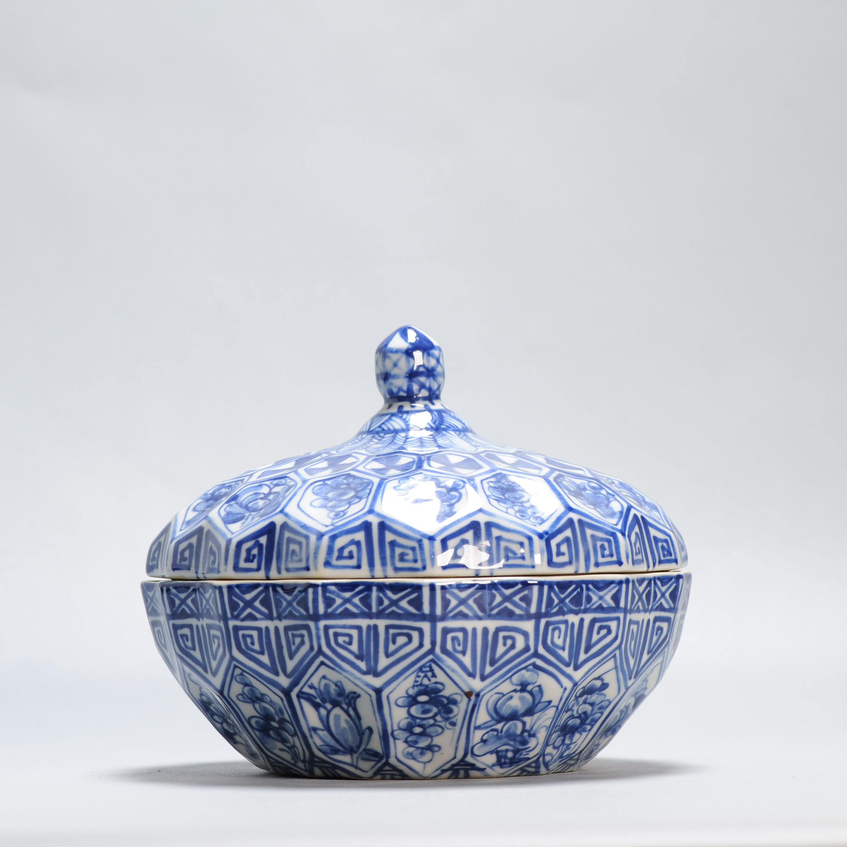 Antique 20th Chinese Porcelain Kamcheng Tureen SE Asia China - Image 10