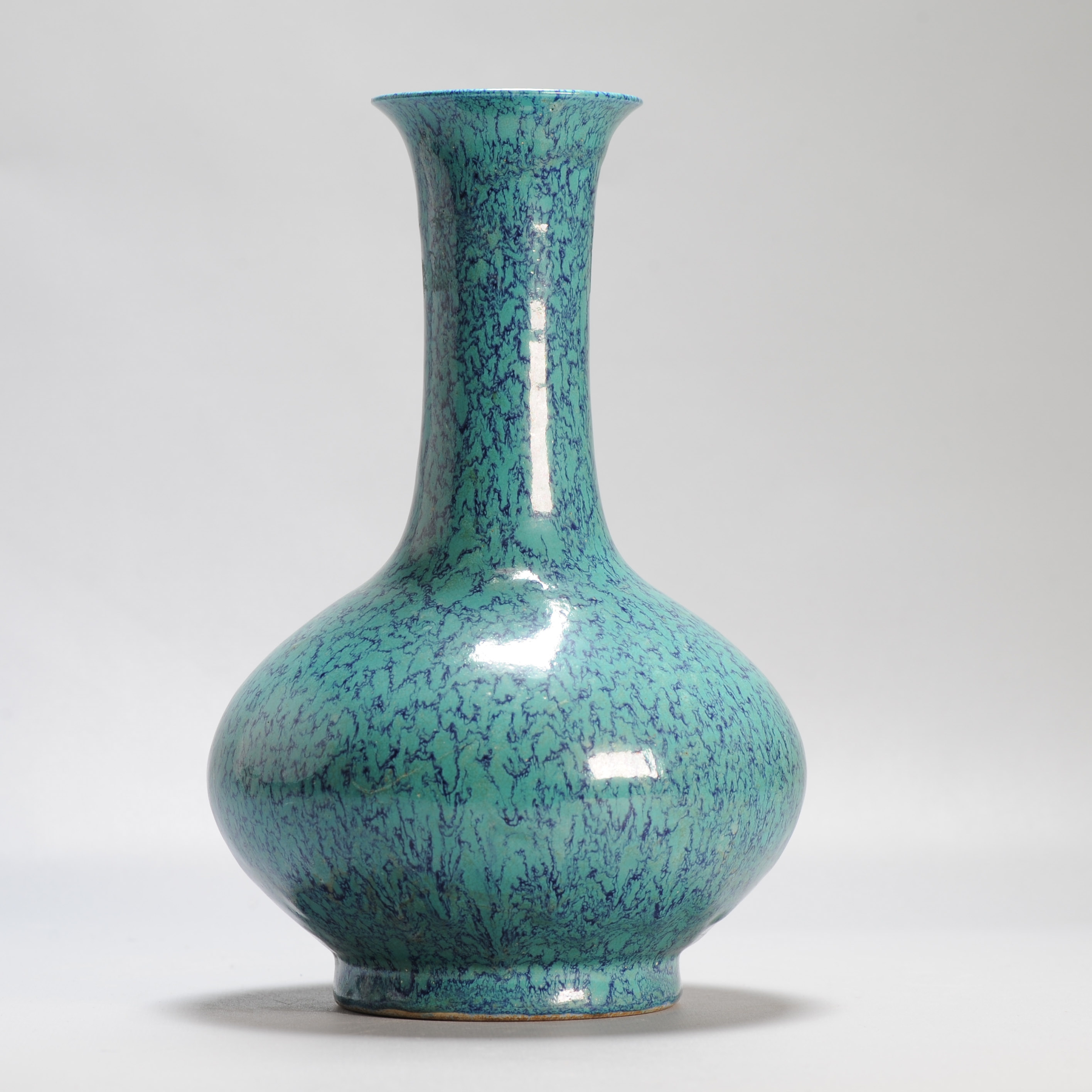A Chinese Robins Egg bottle vase 20/21c with Seal Mark in Qianlong style - Image 6