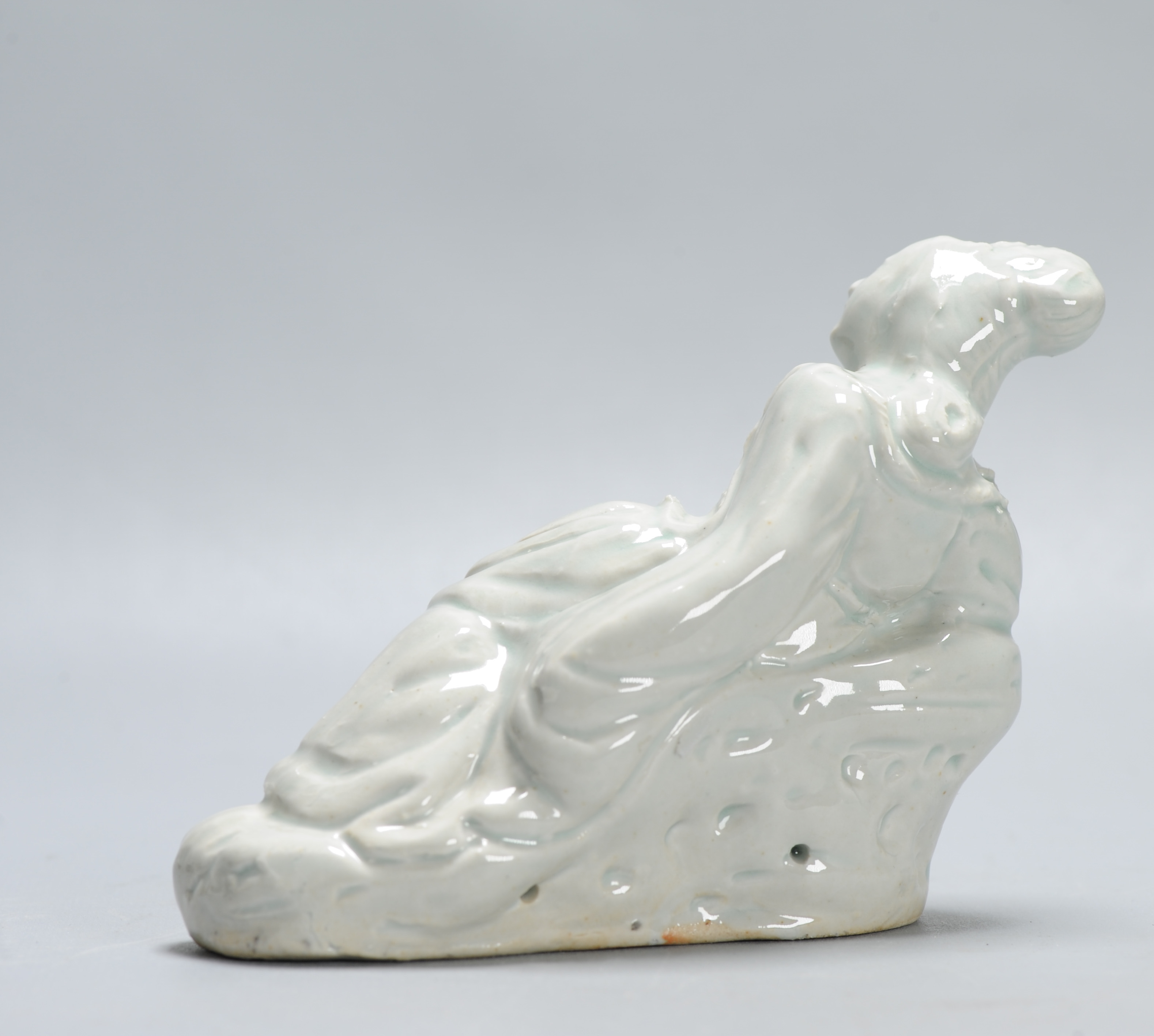 Antique Ming period (1368-1644) Dehua Blanc de Chine Reclining Bodhisattva - Image 7