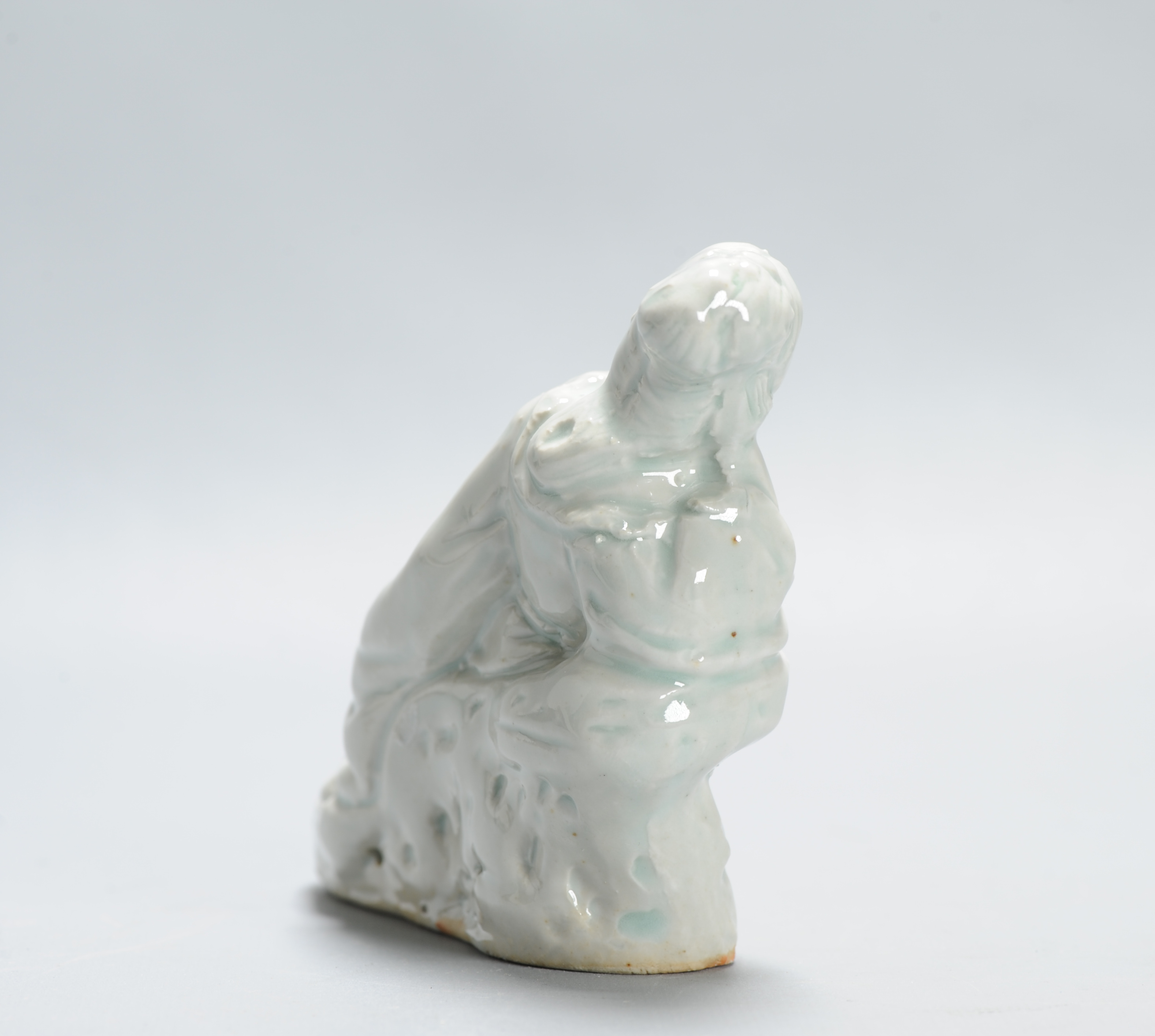 Antique Ming period (1368-1644) Dehua Blanc de Chine Reclining Bodhisattva - Image 4