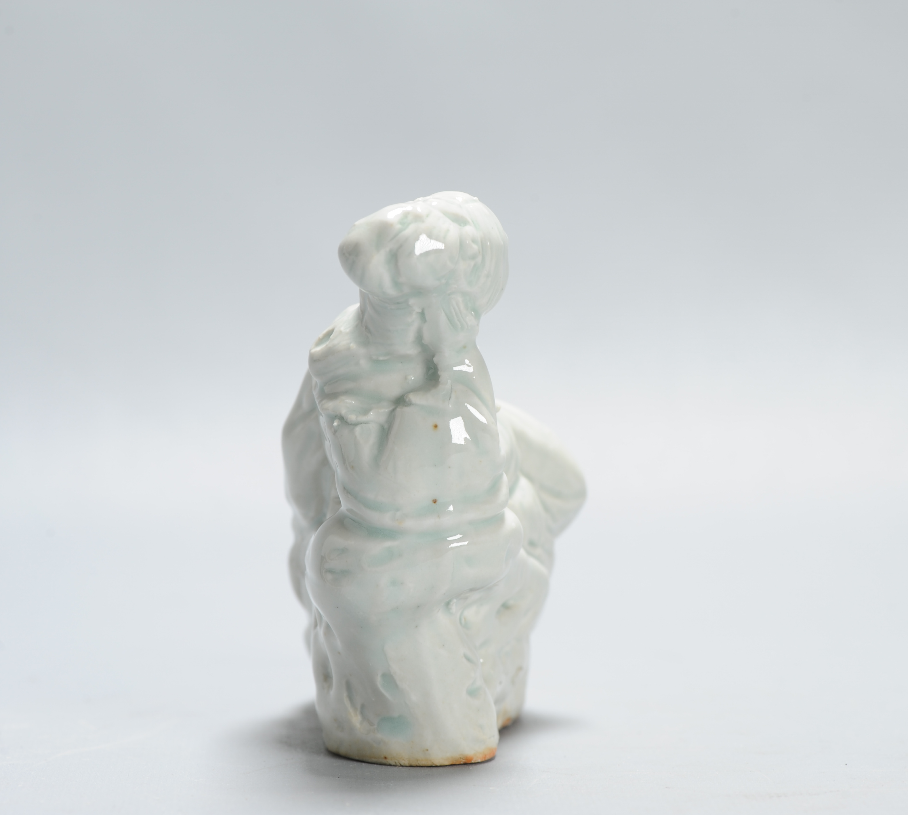 Antique Ming period (1368-1644) Dehua Blanc de Chine Reclining Bodhisattva - Image 3