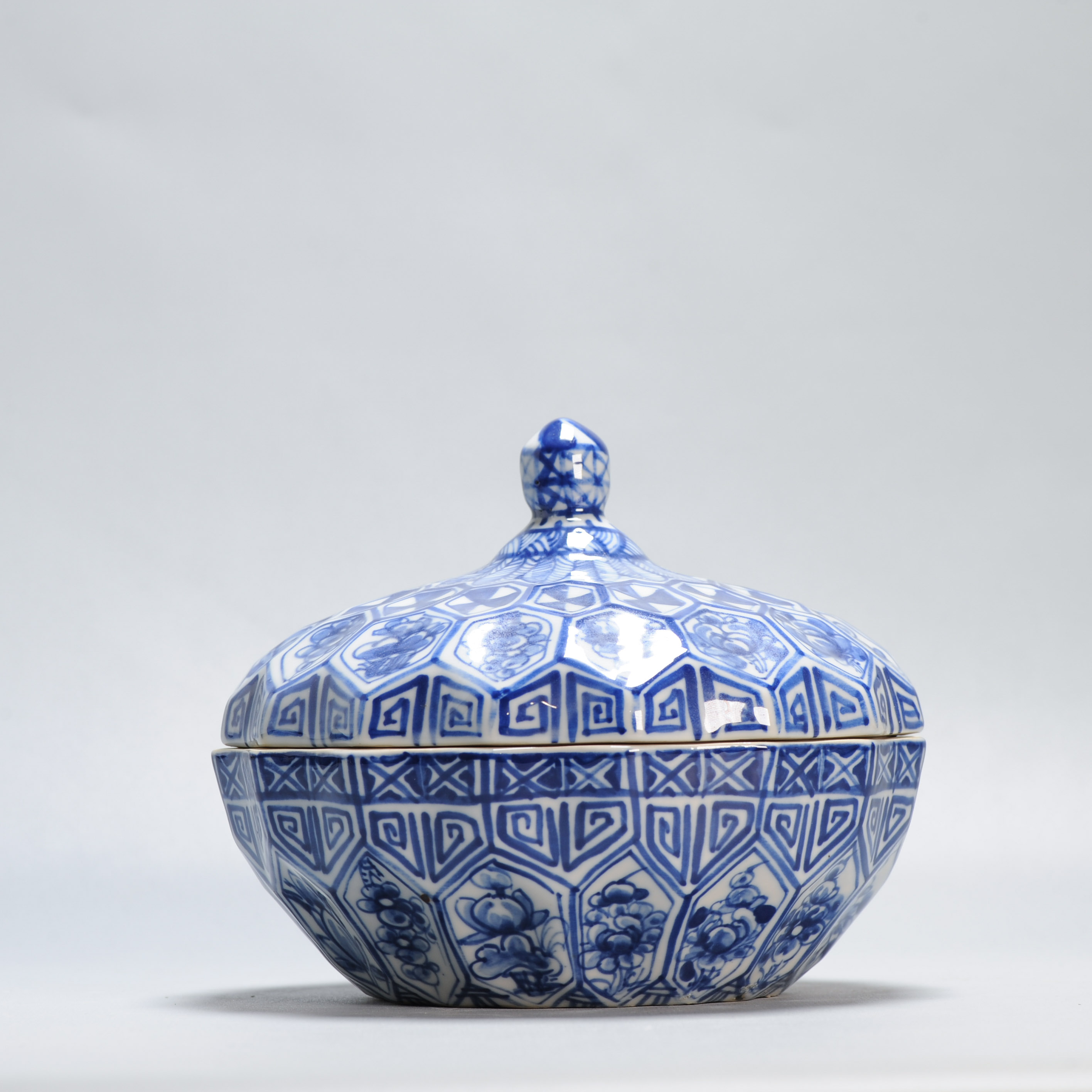 Antique 20th Chinese Porcelain Kamcheng Tureen SE Asia China - Image 9