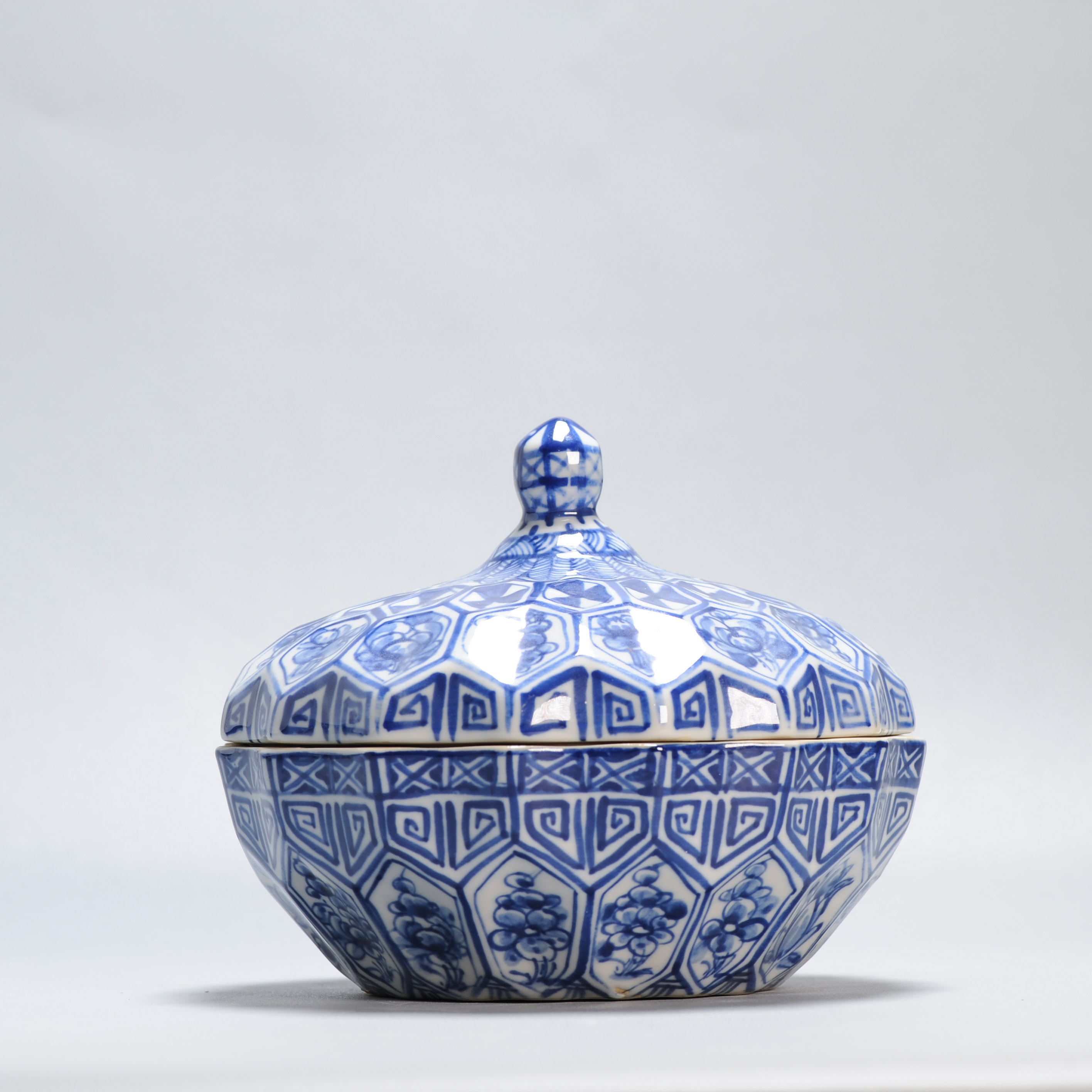 Antique 20th Chinese Porcelain Kamcheng Tureen SE Asia China - Image 12