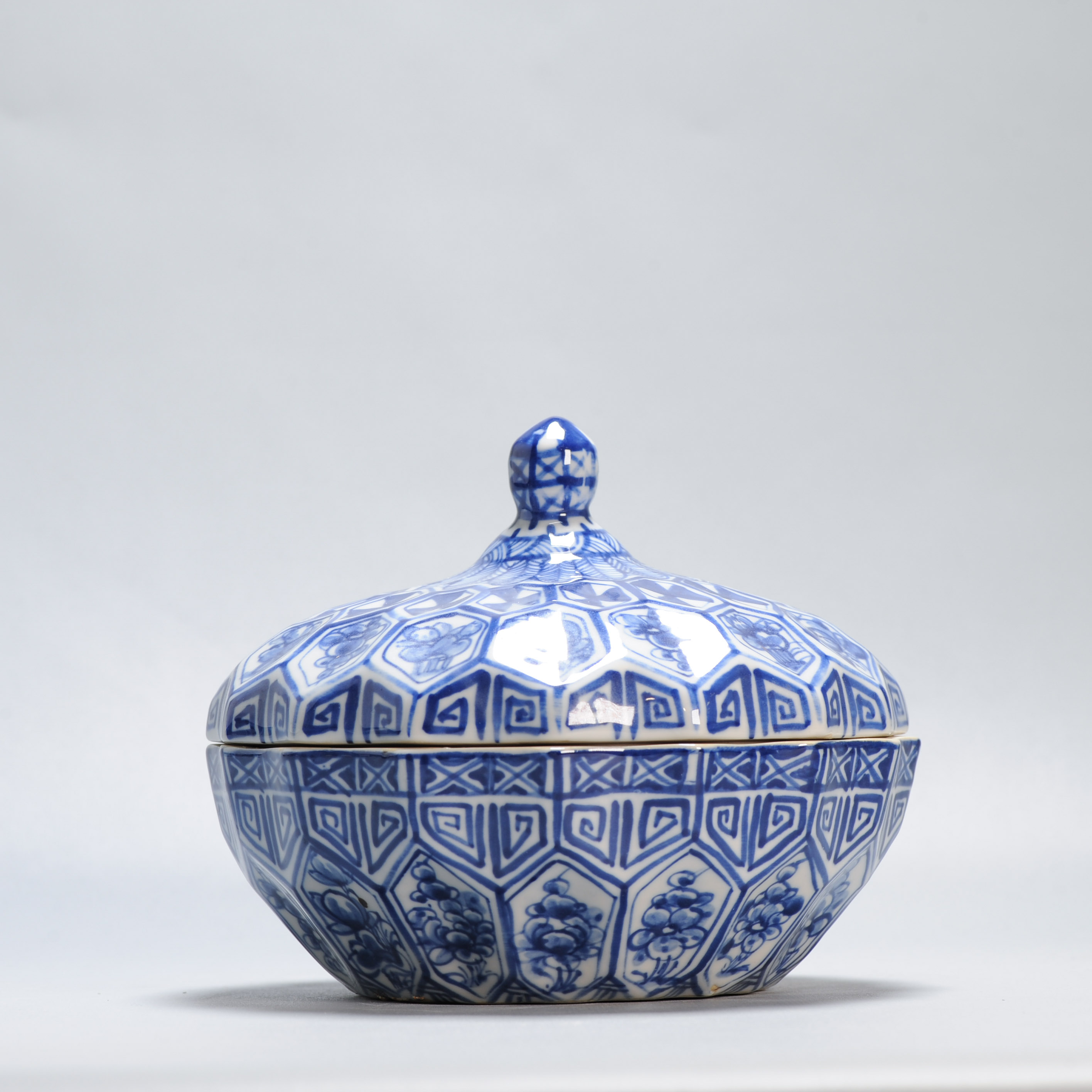 Antique 20th Chinese Porcelain Kamcheng Tureen SE Asia China - Image 13