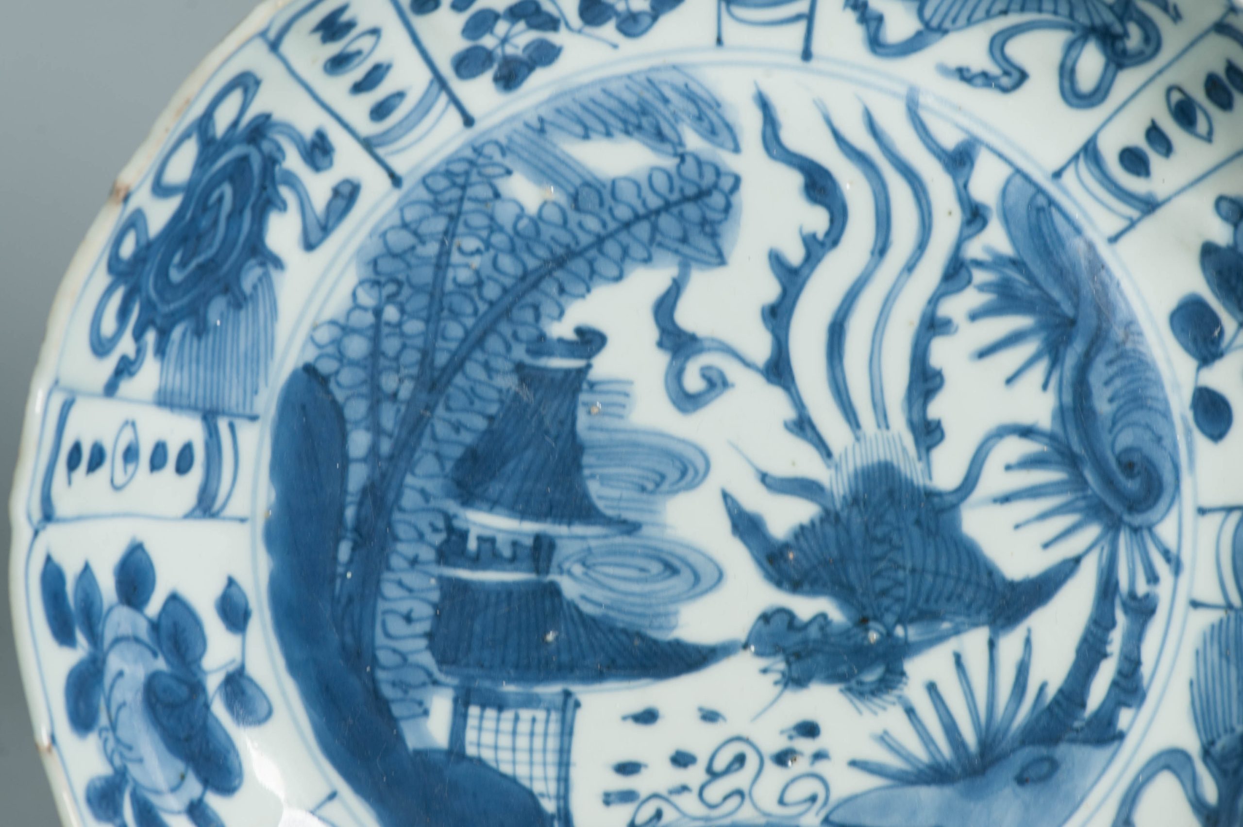 Antique Wanli Ming Chinese Porcelain Kraak Plate Fenghuang and Pagoda - Image 7