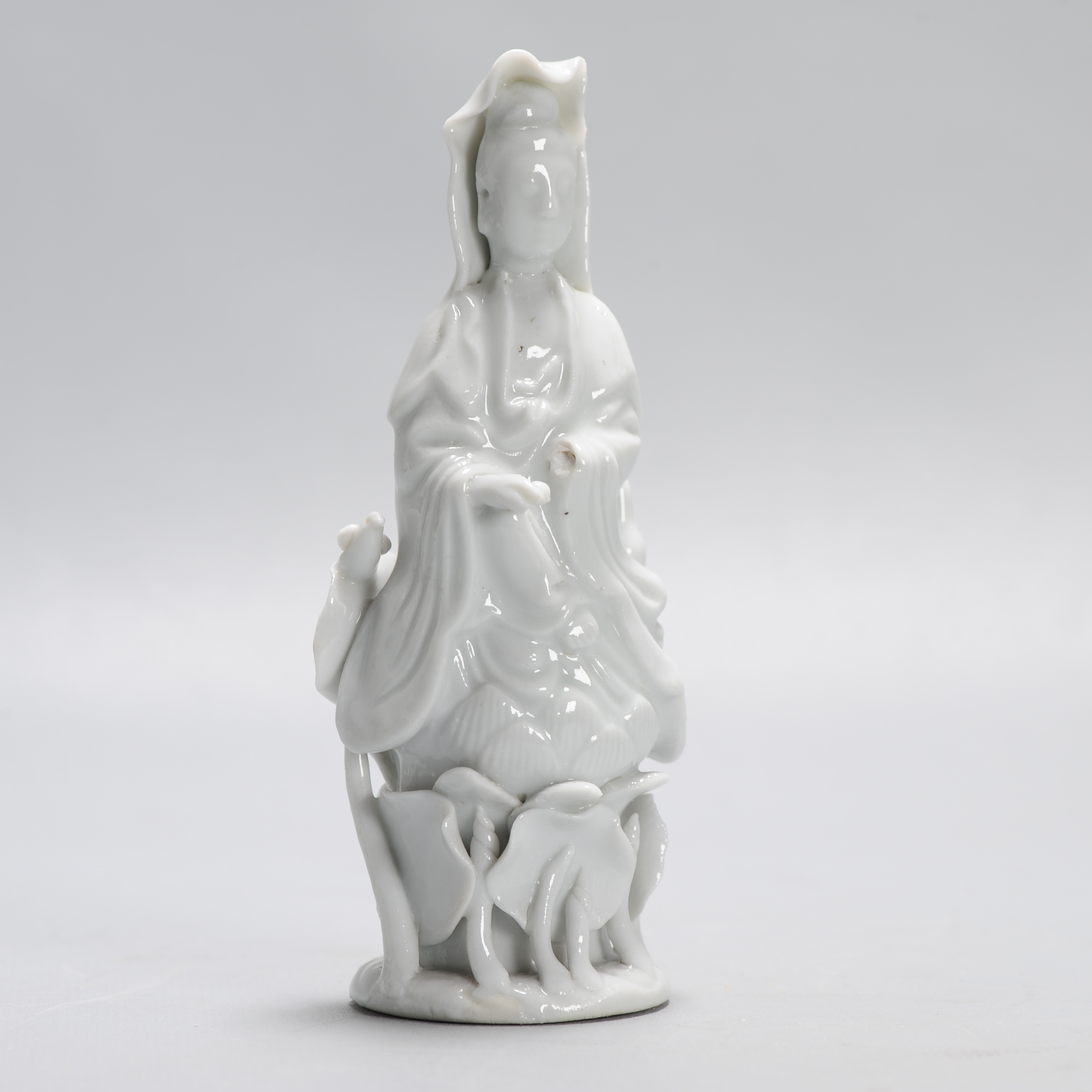 Lovely 17/18th century Dehua Blanc de Chine Guanyin Statue China Chinese - Image 2