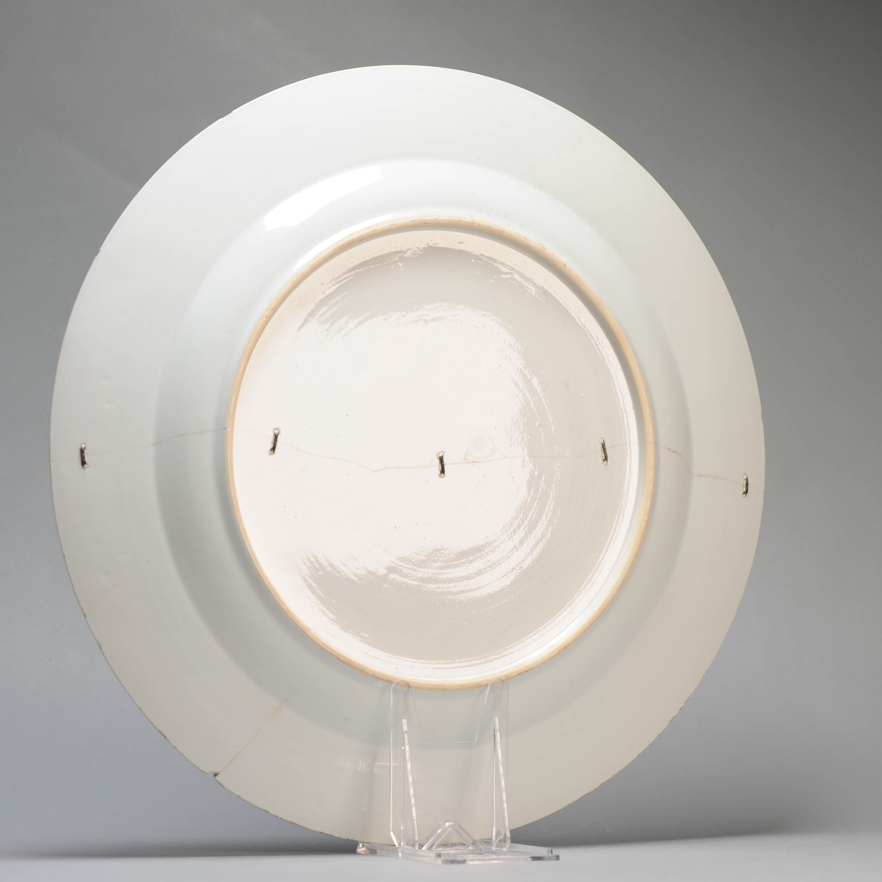 37.3CM Antique Chinese Porcelain plate after Cornelis Pronk: "Dames au parasol" 18th C. - Image 11