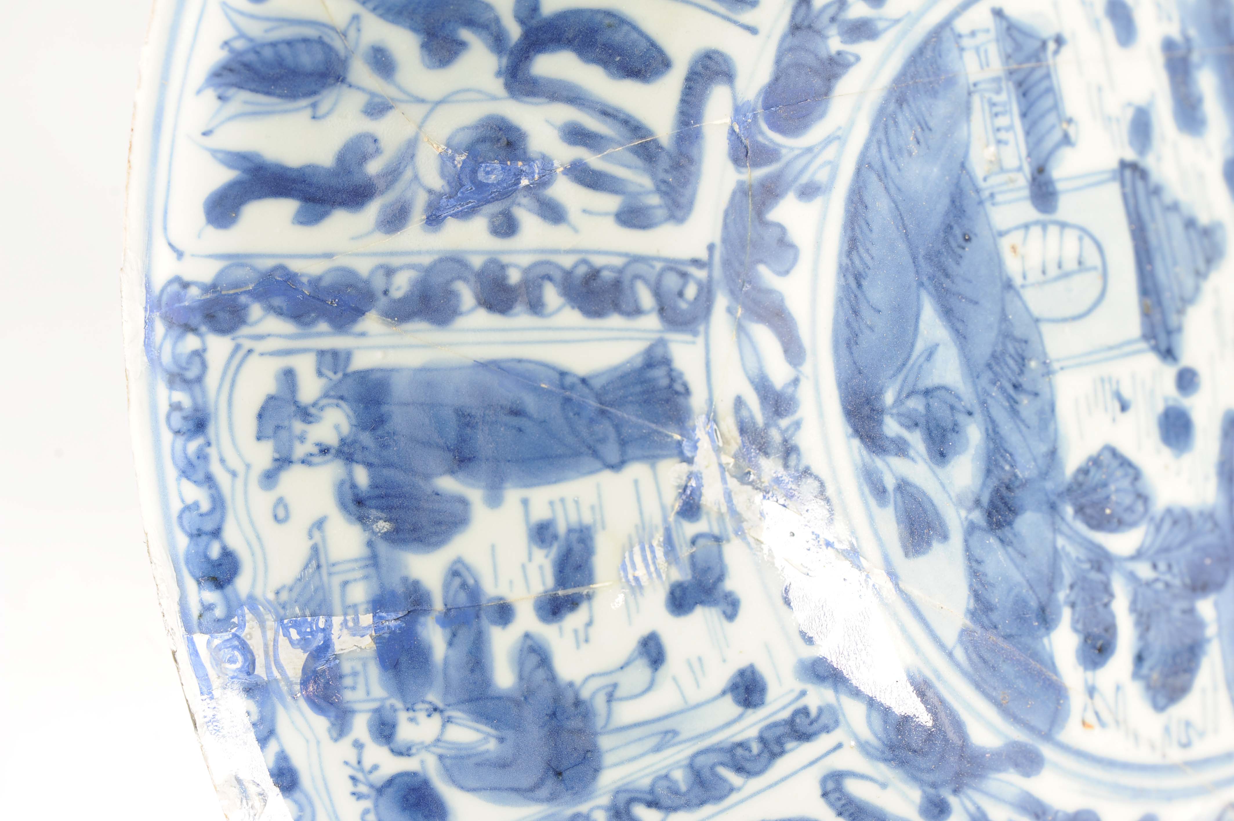Antique Chongzhen Ming Chinese Porcelain Kraak Bowl with a Landscape Scene - Image 3