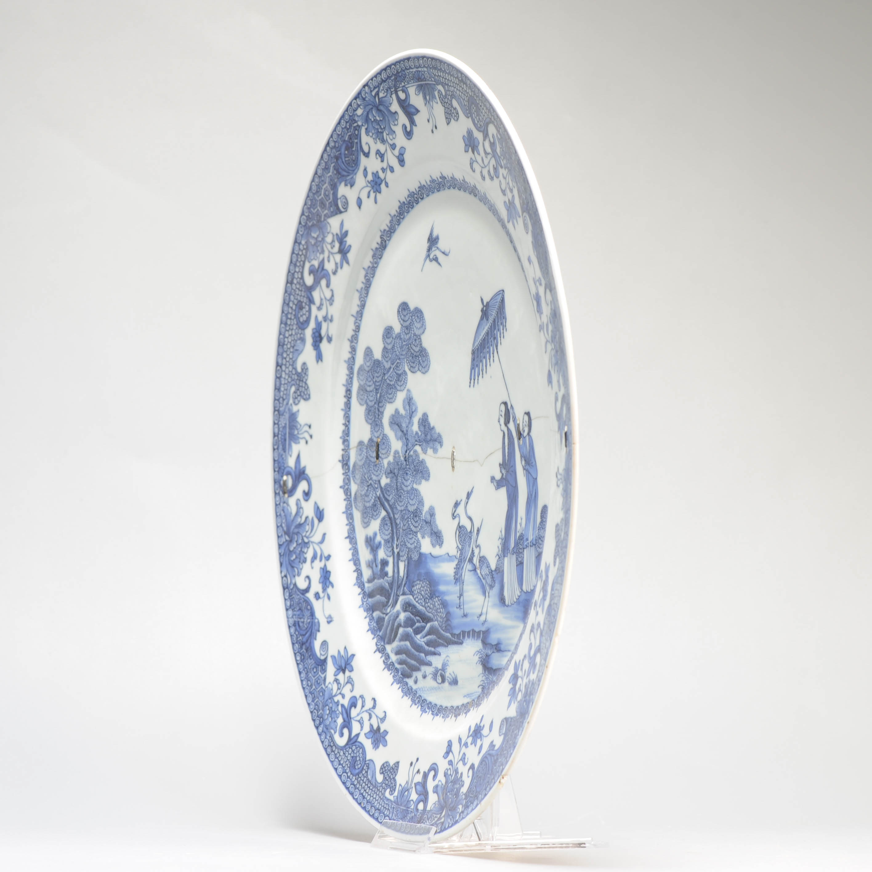 37.3CM Antique Chinese Porcelain plate after Cornelis Pronk: "Dames au parasol" 18th C. - Image 14