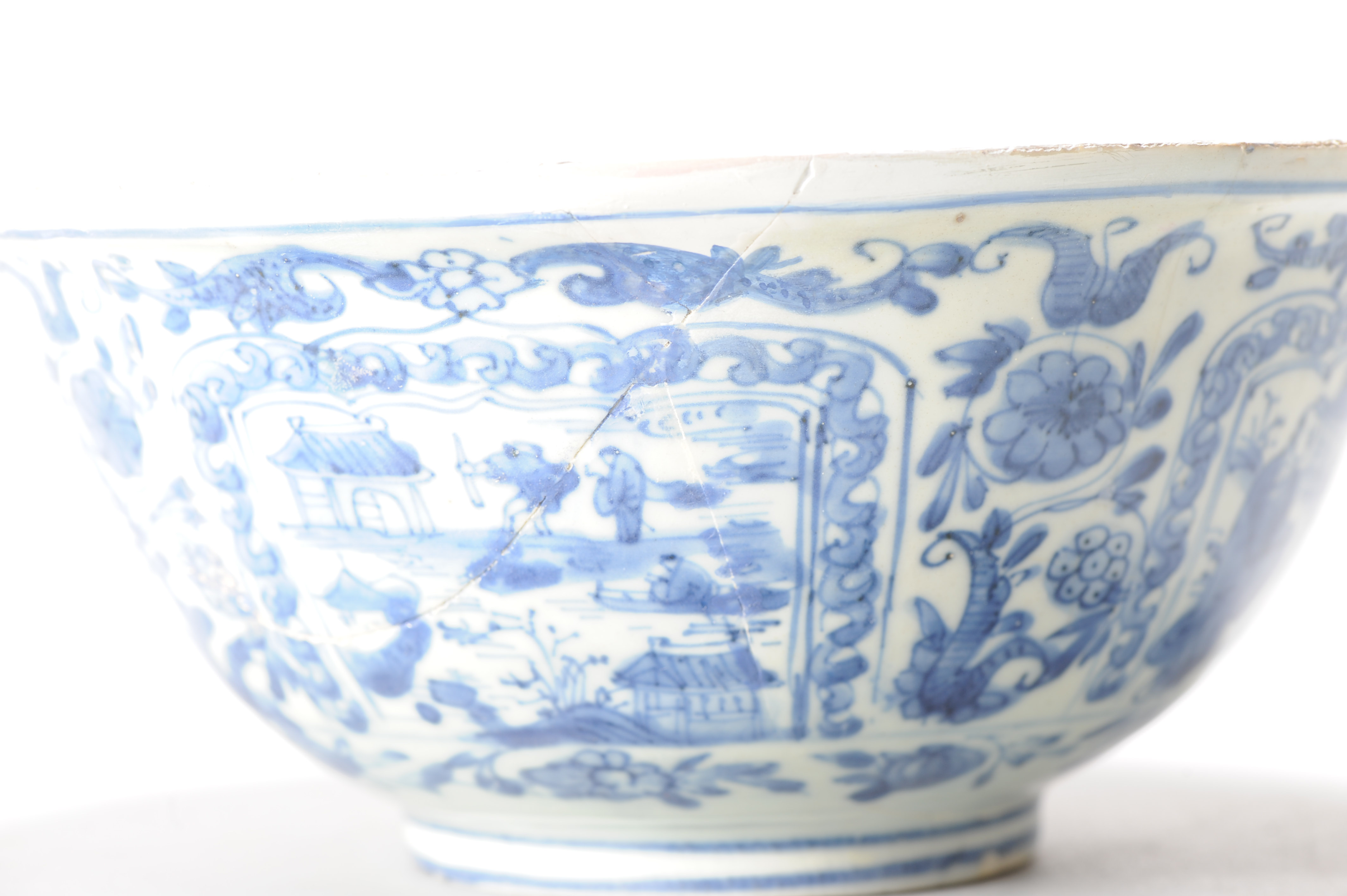 Antique Chongzhen Ming Chinese Porcelain Kraak Bowl with a Landscape Scene - Image 4