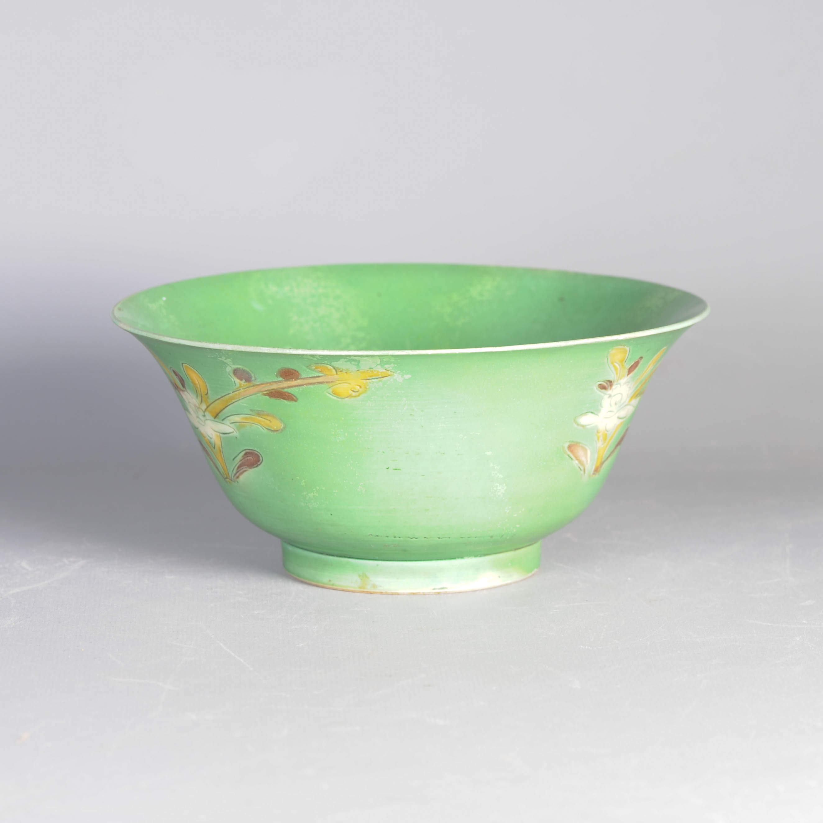 Ca 1700 Kangxi period Chinese Porcelain green-ground 'Brinjal' bowl Floral - Image 6