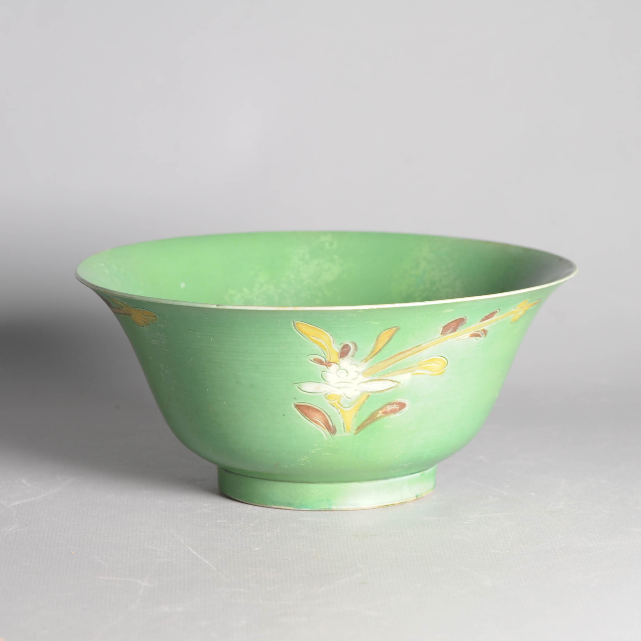 Ca 1700 Kangxi period Chinese Porcelain green-ground 'Brinjal' bowl Floral - Image 8