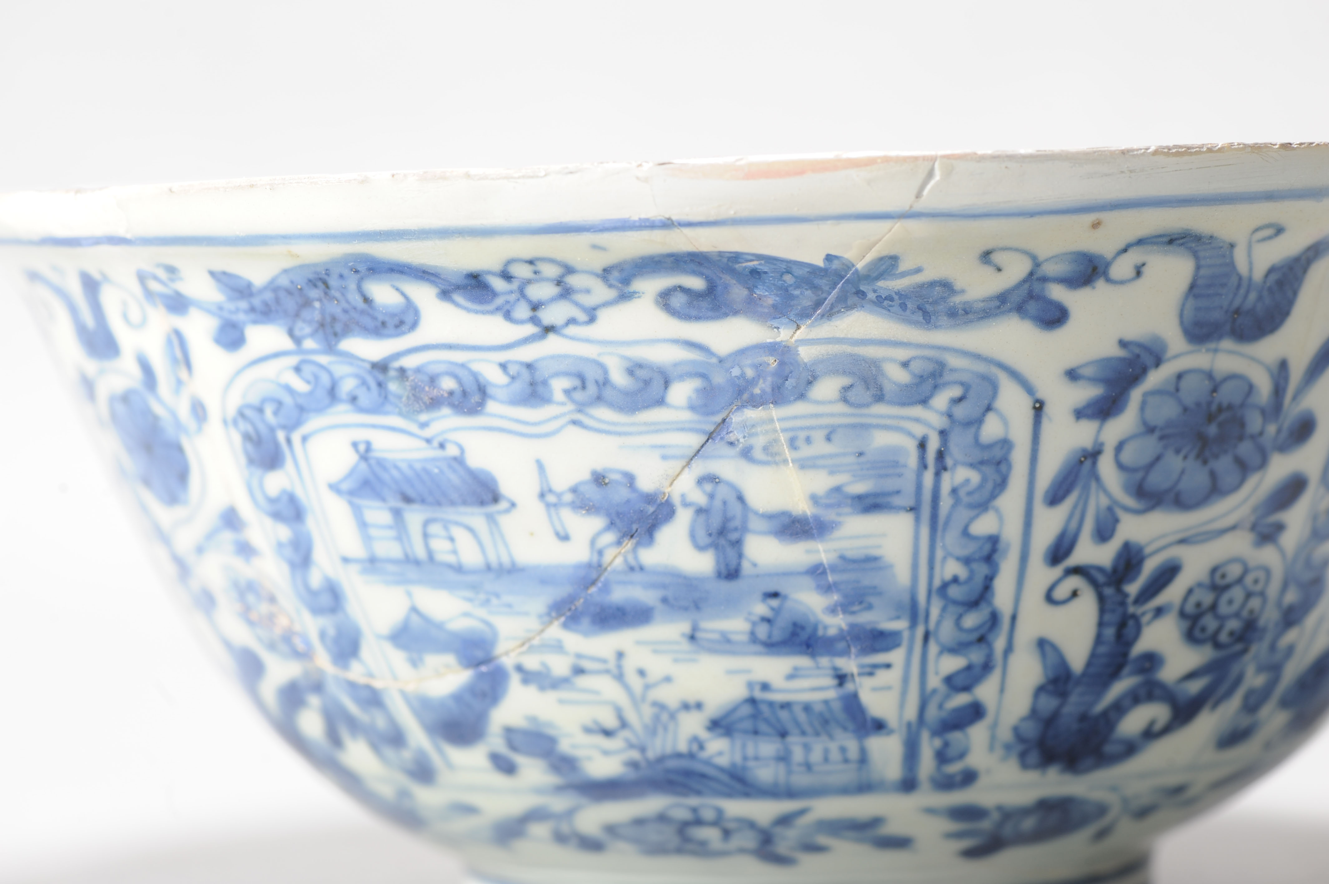 Antique Chongzhen Ming Chinese Porcelain Kraak Bowl with a Landscape Scene - Image 5