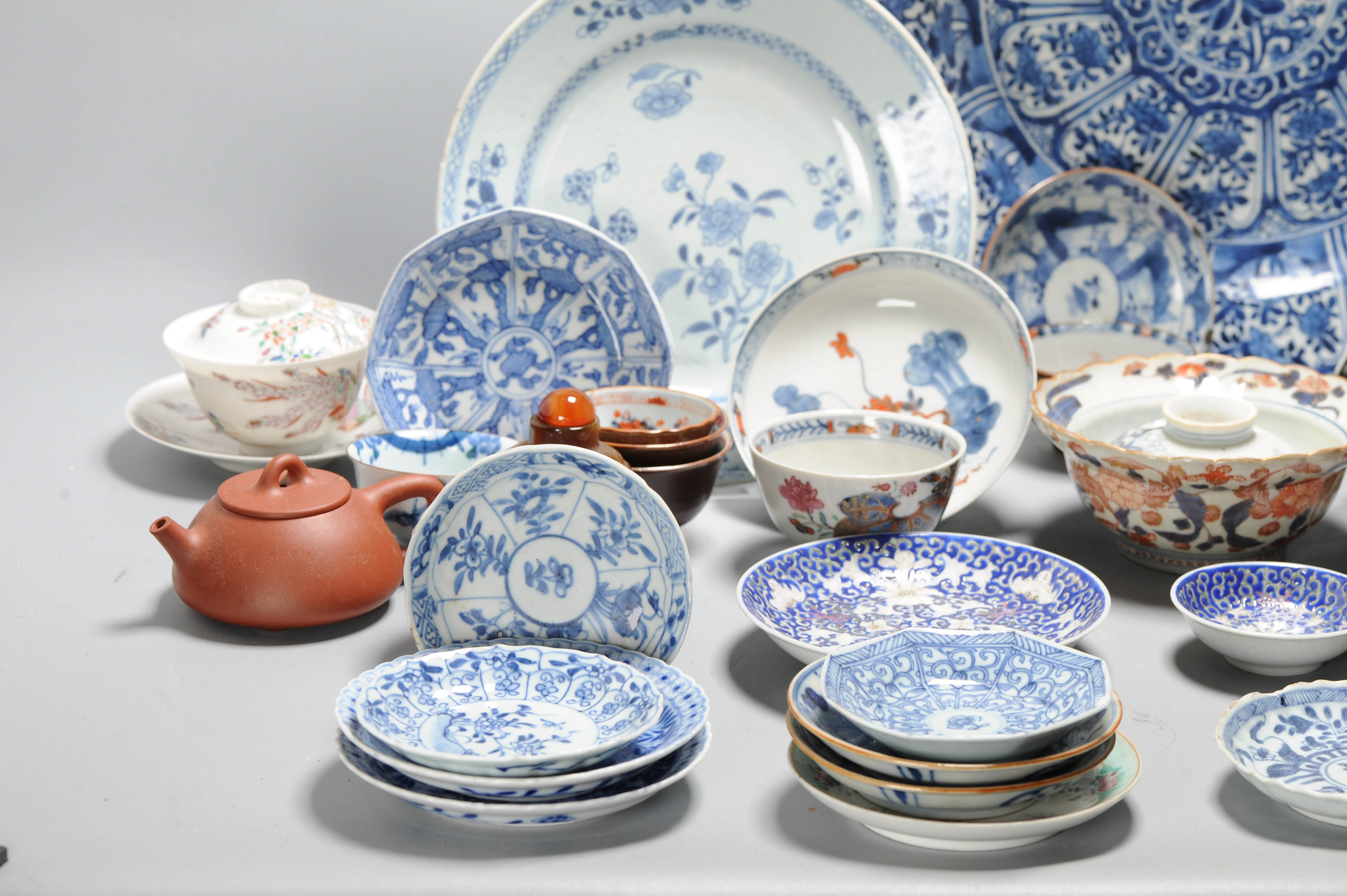 LARGE Chinese Japanese porcelain COLLECTORS LOT Plates Bowls Teapot - Image 16
