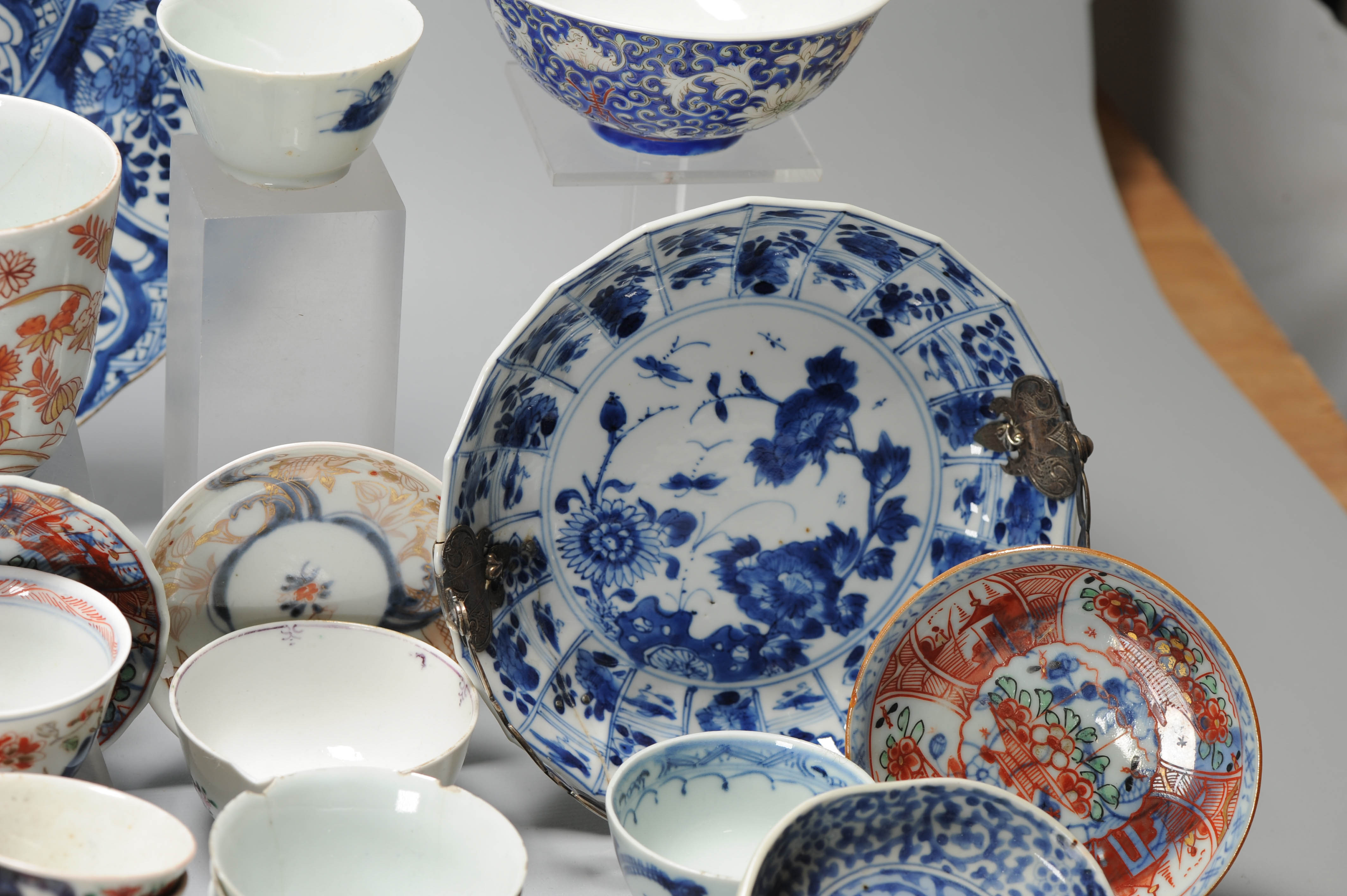 LARGE Chinese Japanese porcelain COLLECTORS LOT Plates Bowls Teapot - Image 12