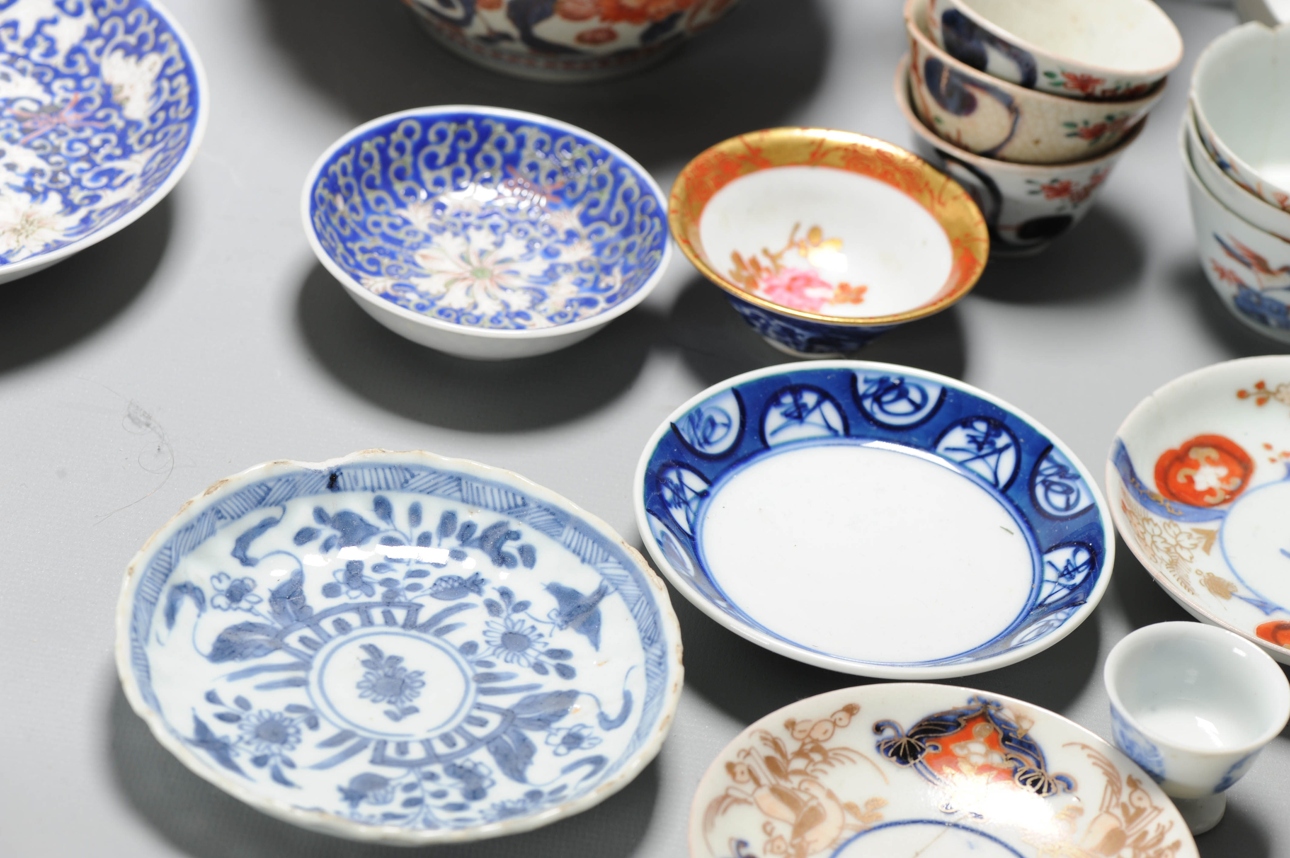 LARGE Chinese Japanese porcelain COLLECTORS LOT Plates Bowls Teapot - Image 10