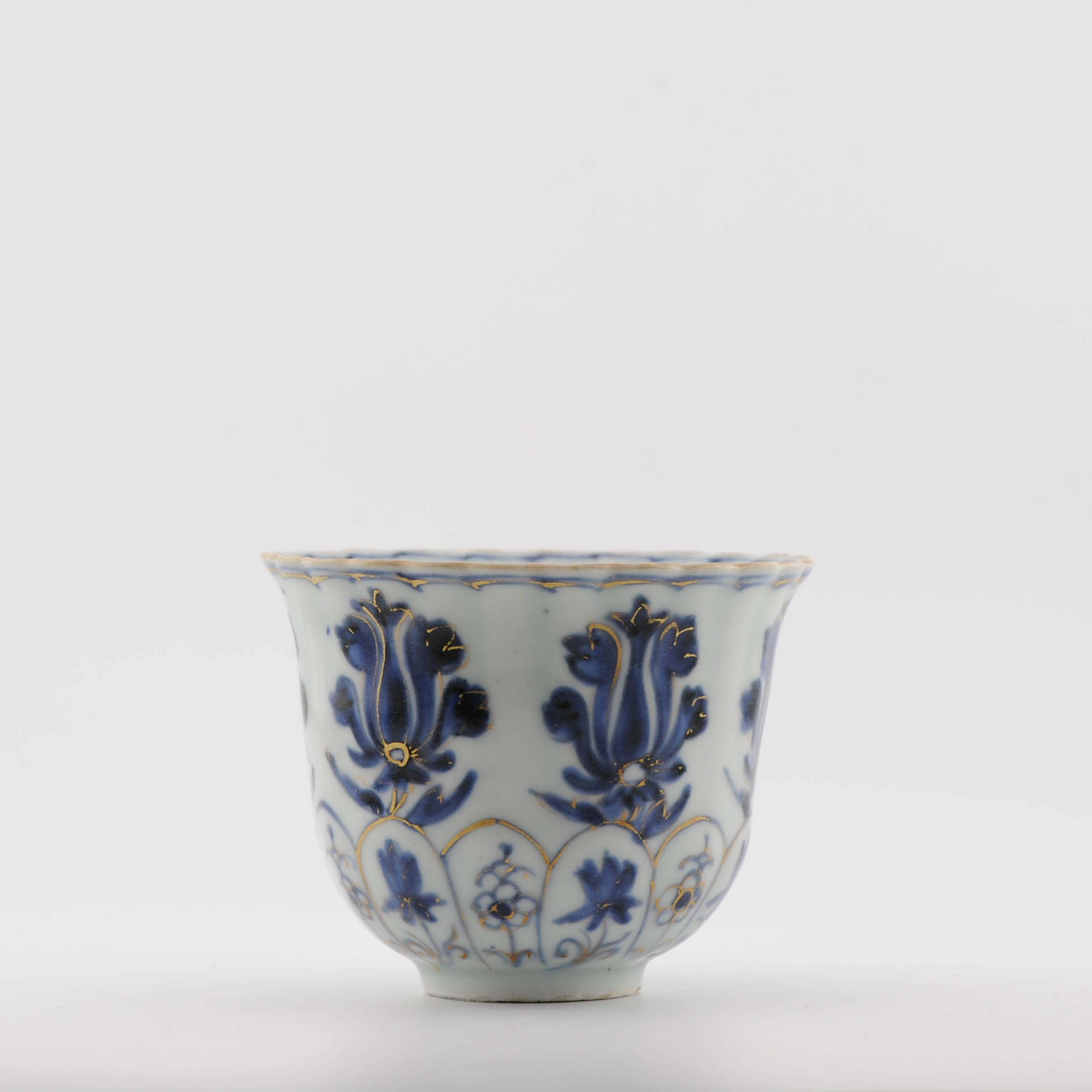 Antique 1680-1720 French Lily Chinese Porcelain Plate Kangxi Blue White Gold Cup - Image 13